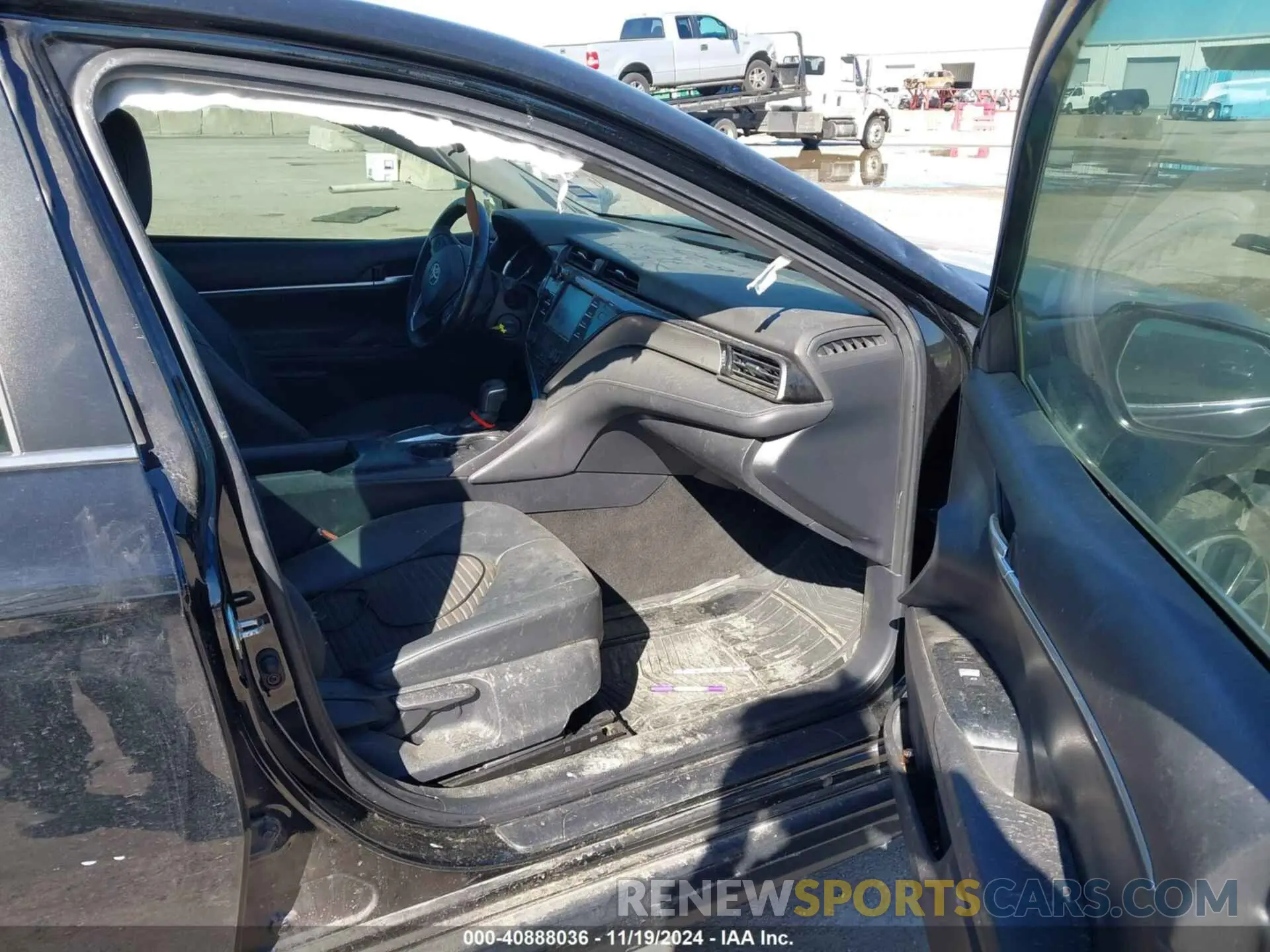 5 fotografías del automóvil dañado 4T1B11HK8KU780306 TOYOTA CAMRY 2019