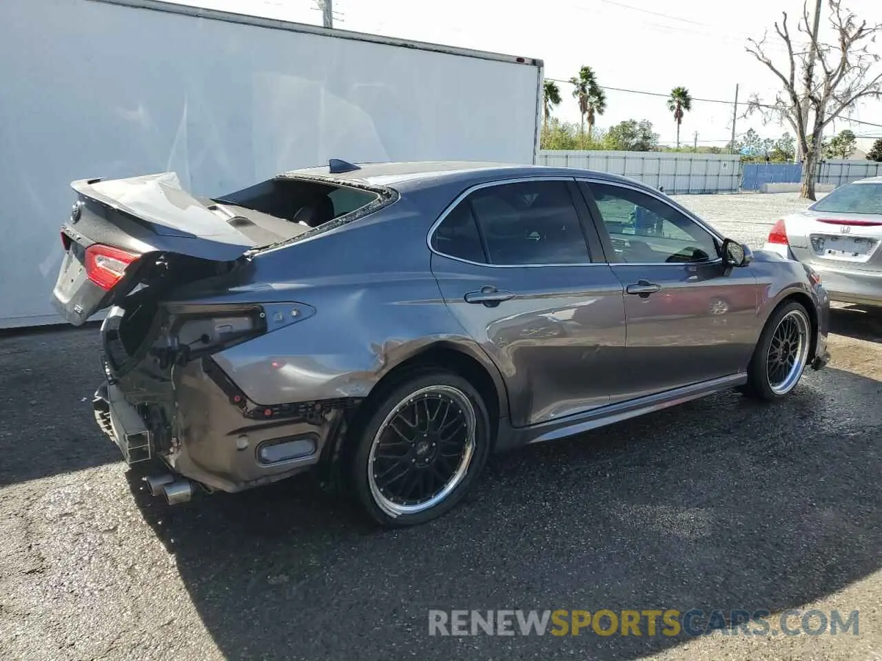 3 fotografías del automóvil dañado 4T1B11HK8KU817385 TOYOTA CAMRY 2019