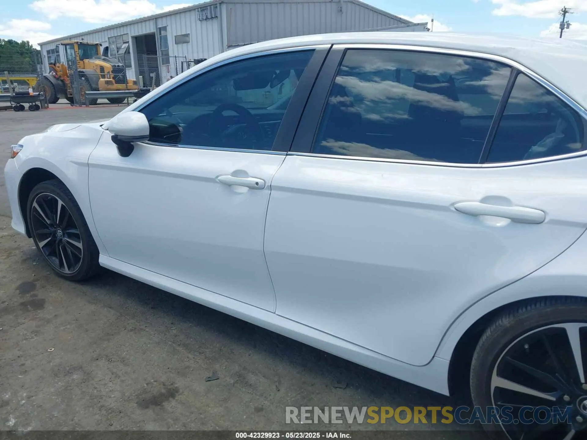 14 fotografías del automóvil dañado 4T1B11HK8KU819010 TOYOTA CAMRY 2019
