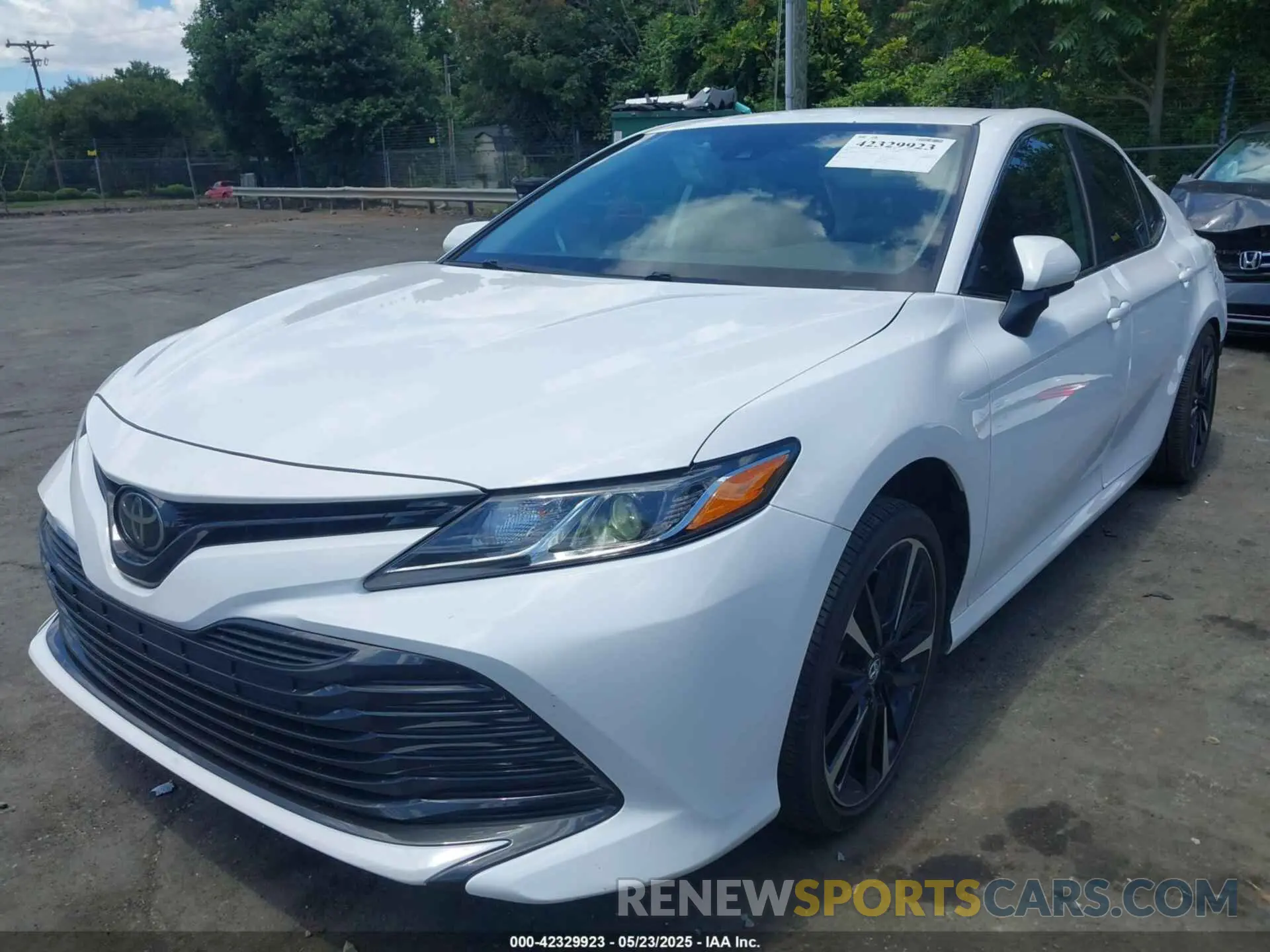 2 fotografías del automóvil dañado 4T1B11HK8KU819010 TOYOTA CAMRY 2019