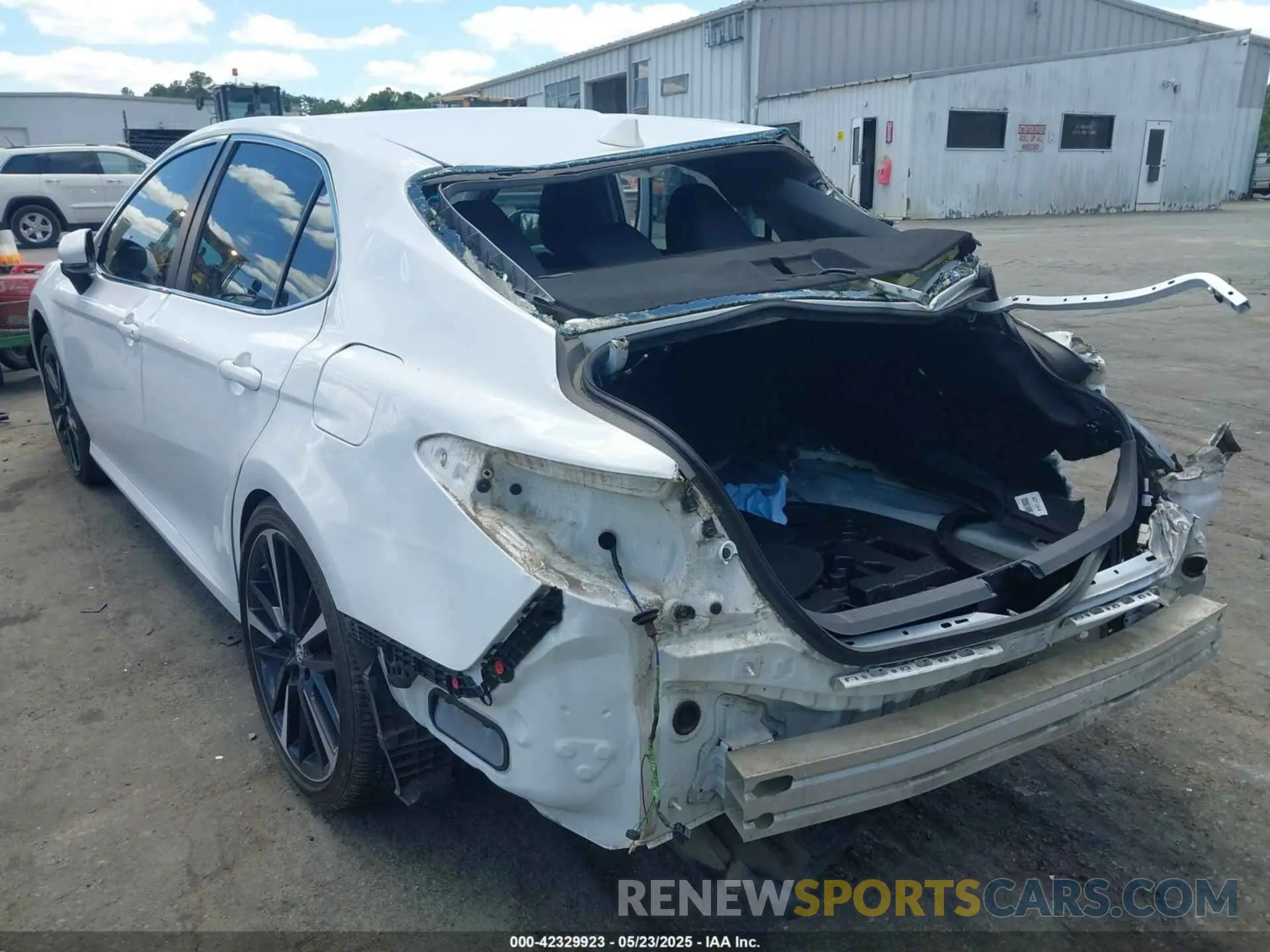 3 fotografías del automóvil dañado 4T1B11HK8KU819010 TOYOTA CAMRY 2019