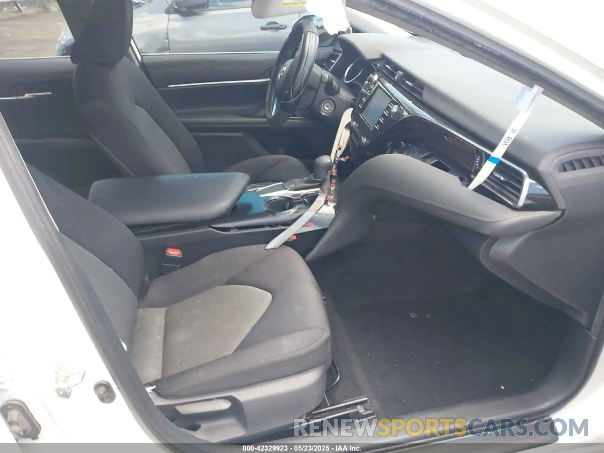 5 fotografías del automóvil dañado 4T1B11HK8KU819010 TOYOTA CAMRY 2019