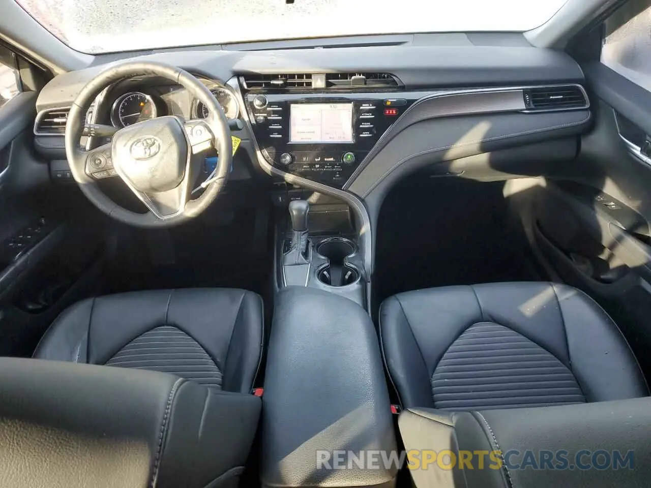 8 fotografías del automóvil dañado 4T1B11HK8KU825289 TOYOTA CAMRY 2019