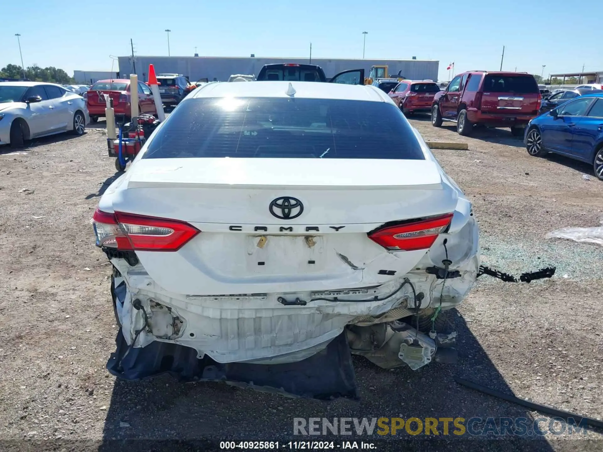 17 fotografías del automóvil dañado 4T1B11HK8KU827012 TOYOTA CAMRY 2019