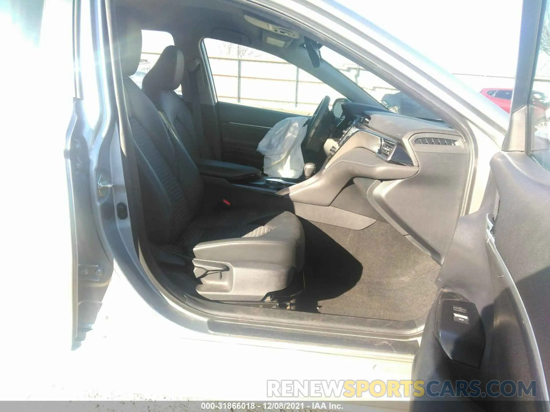 5 fotografías del automóvil dañado 4T1B11HK8KU832503 TOYOTA CAMRY 2019
