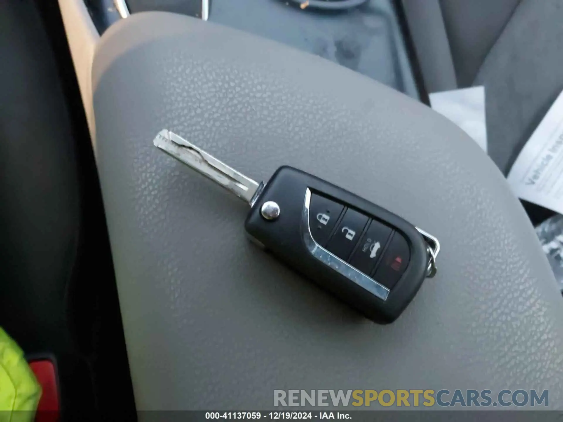 11 fotografías del automóvil dañado 4T1B11HK8KU843811 TOYOTA CAMRY 2019