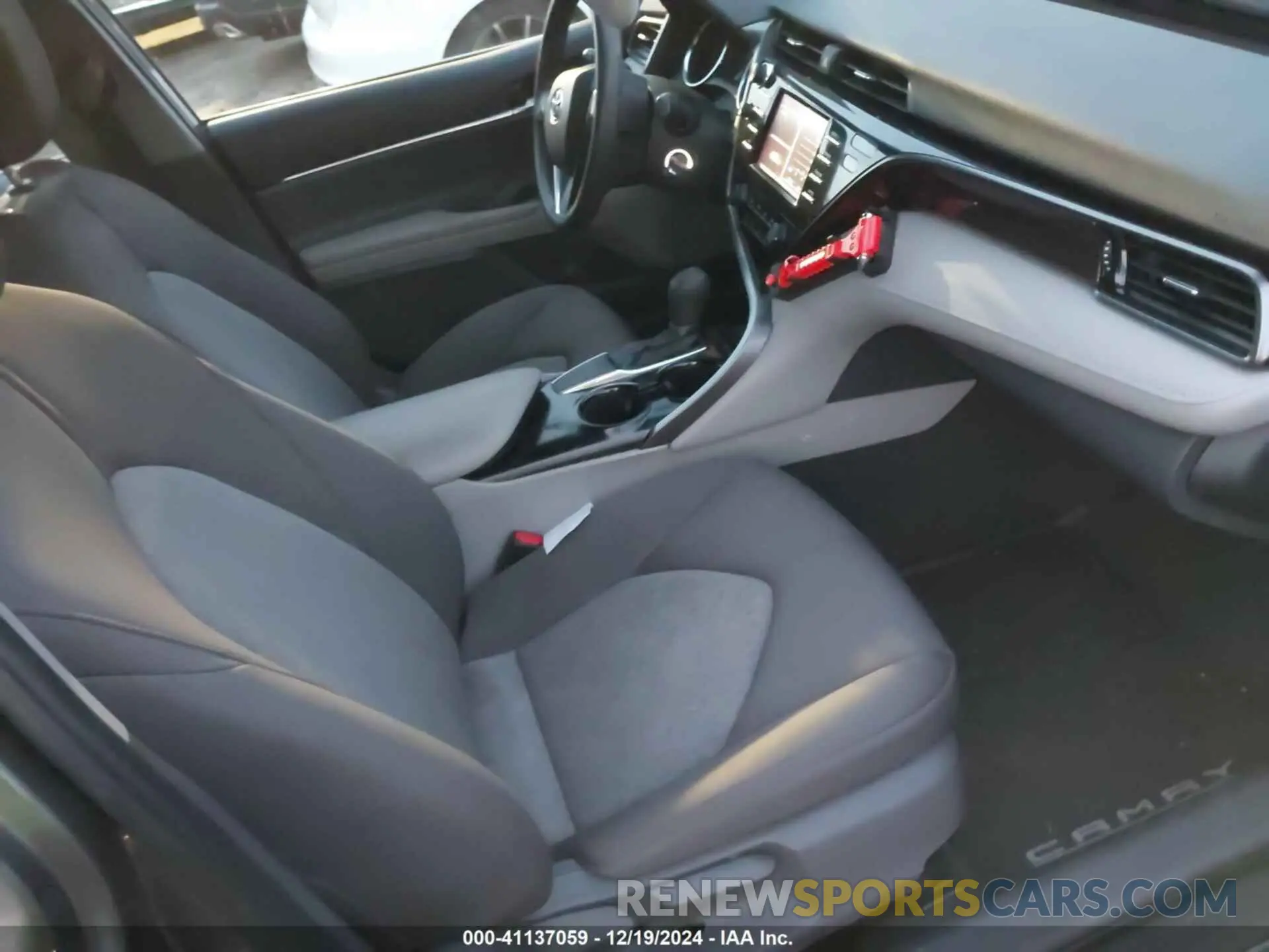 5 fotografías del automóvil dañado 4T1B11HK8KU843811 TOYOTA CAMRY 2019
