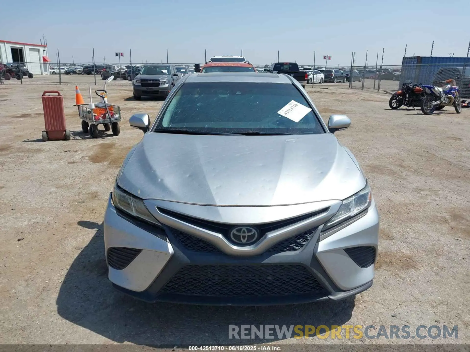 12 fotografías del automóvil dañado 4T1B11HK8KU845686 TOYOTA CAMRY 2019