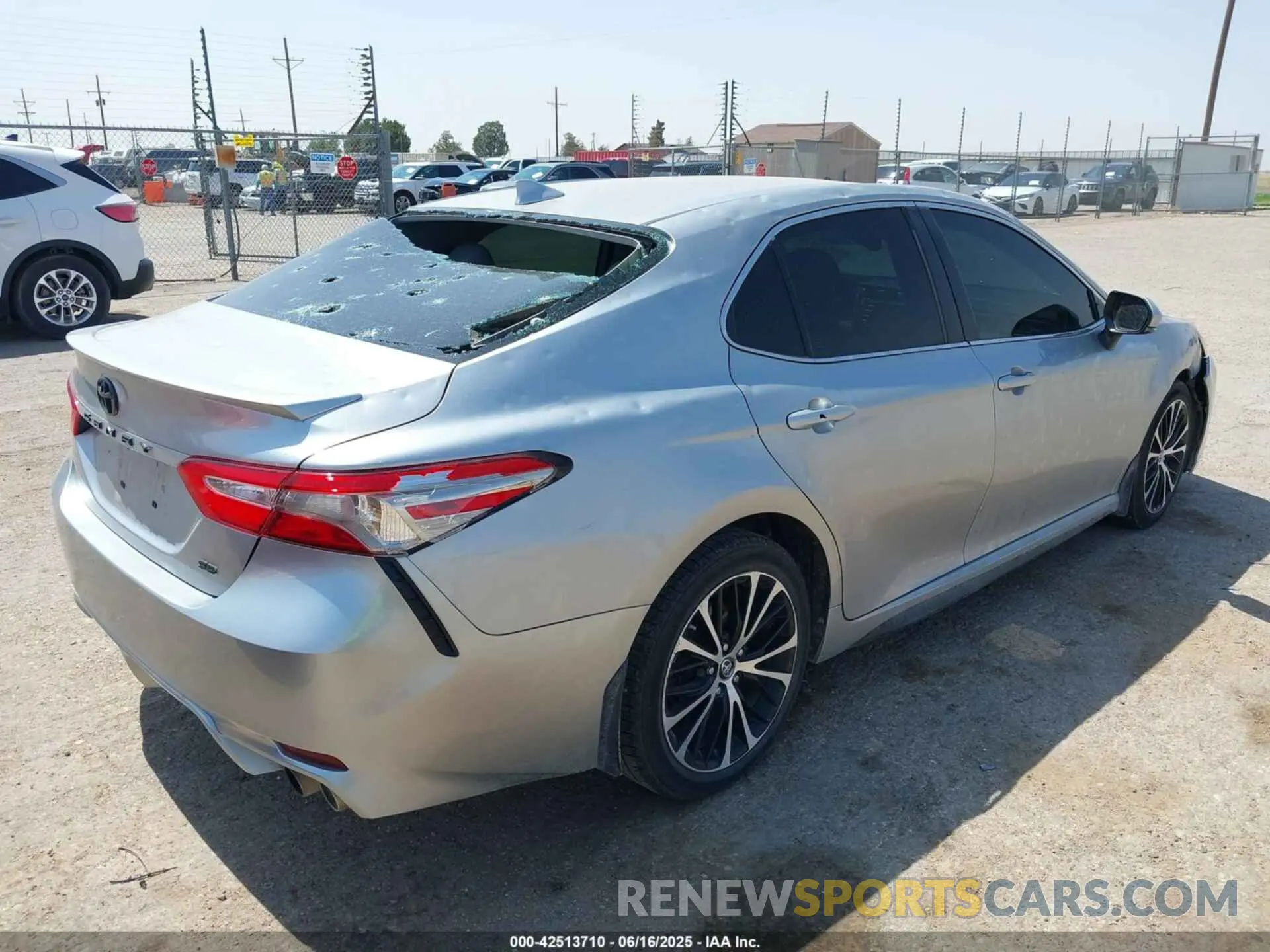 4 fotografías del automóvil dañado 4T1B11HK8KU845686 TOYOTA CAMRY 2019