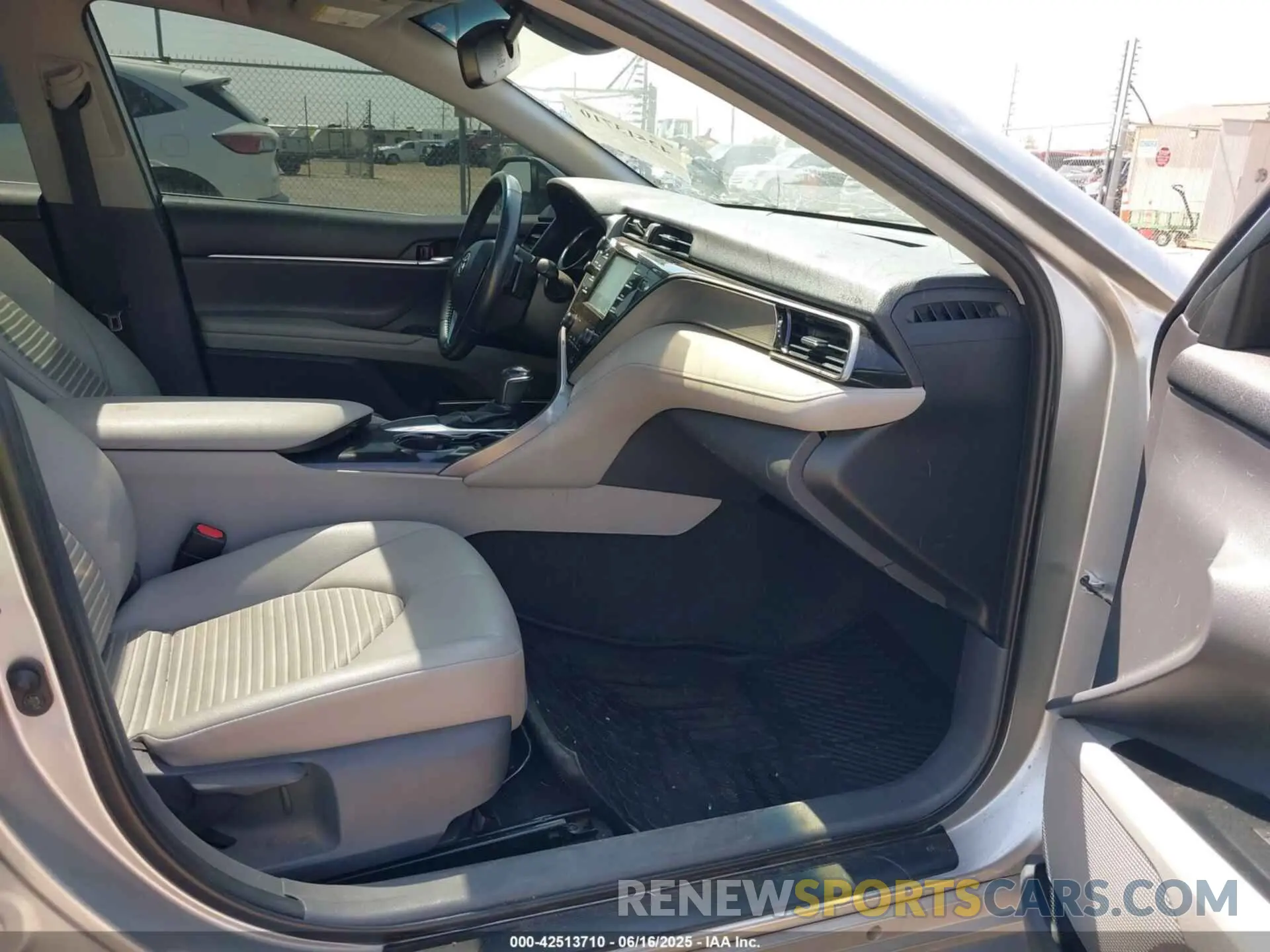 5 fotografías del automóvil dañado 4T1B11HK8KU845686 TOYOTA CAMRY 2019