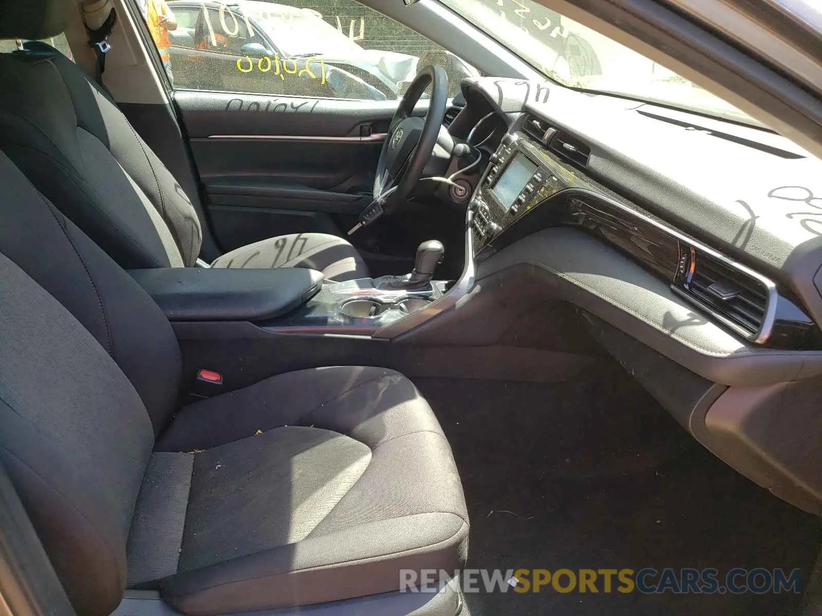 5 fotografías del automóvil dañado 4T1B11HK8KU852993 TOYOTA CAMRY 2019