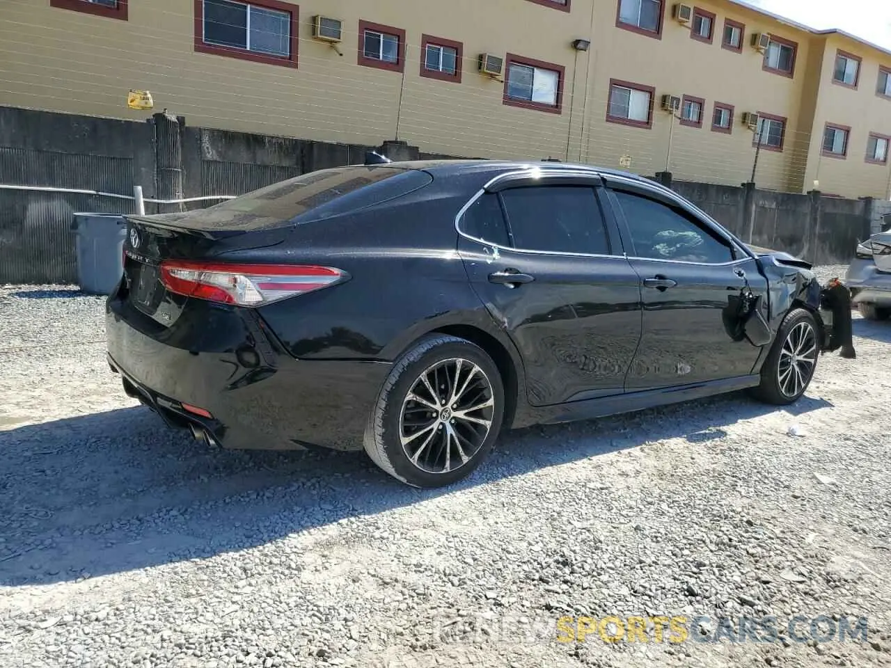 3 fotografías del automóvil dañado 4T1B11HK9KU186694 TOYOTA CAMRY 2019