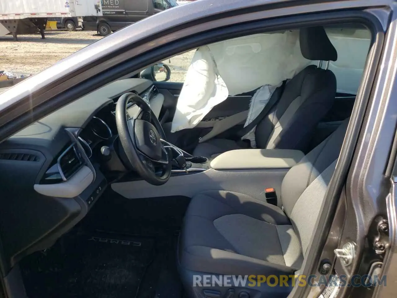 5 fotografías del automóvil dañado 4T1B11HK9KU187649 TOYOTA CAMRY 2019
