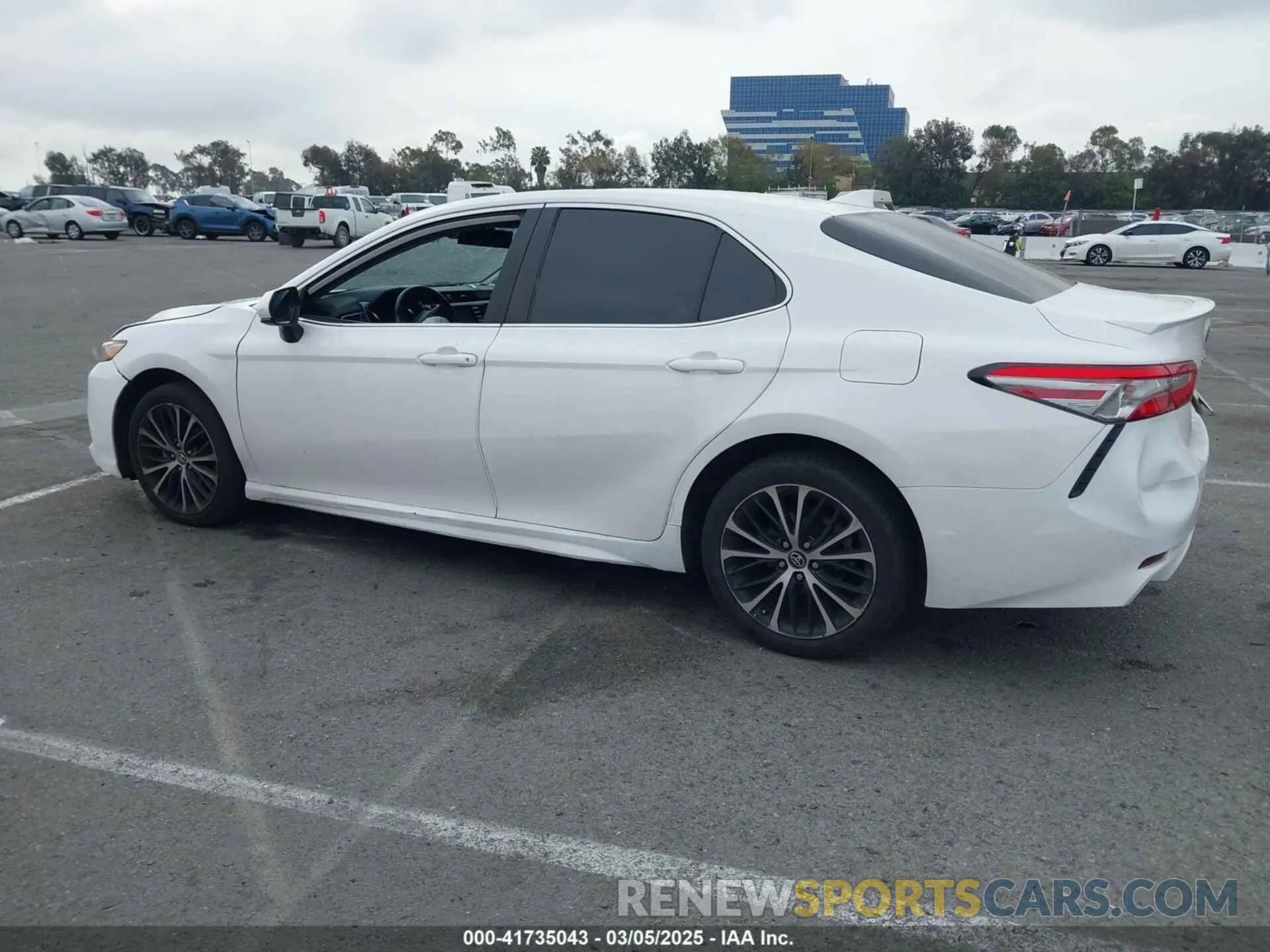 14 fotografías del automóvil dañado 4T1B11HK9KU190194 TOYOTA CAMRY 2019