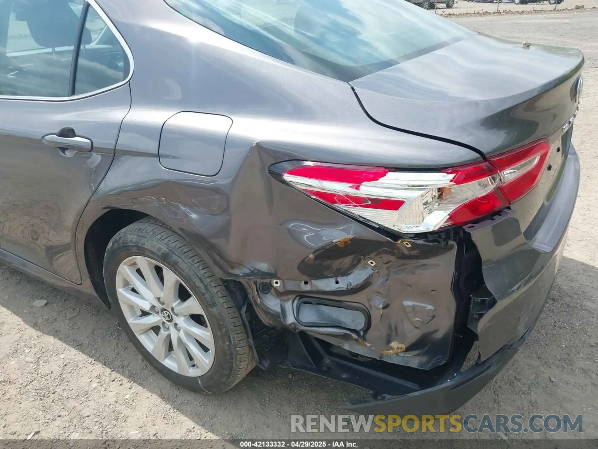 18 fotografías del automóvil dañado 4T1B11HK9KU229110 TOYOTA CAMRY 2019