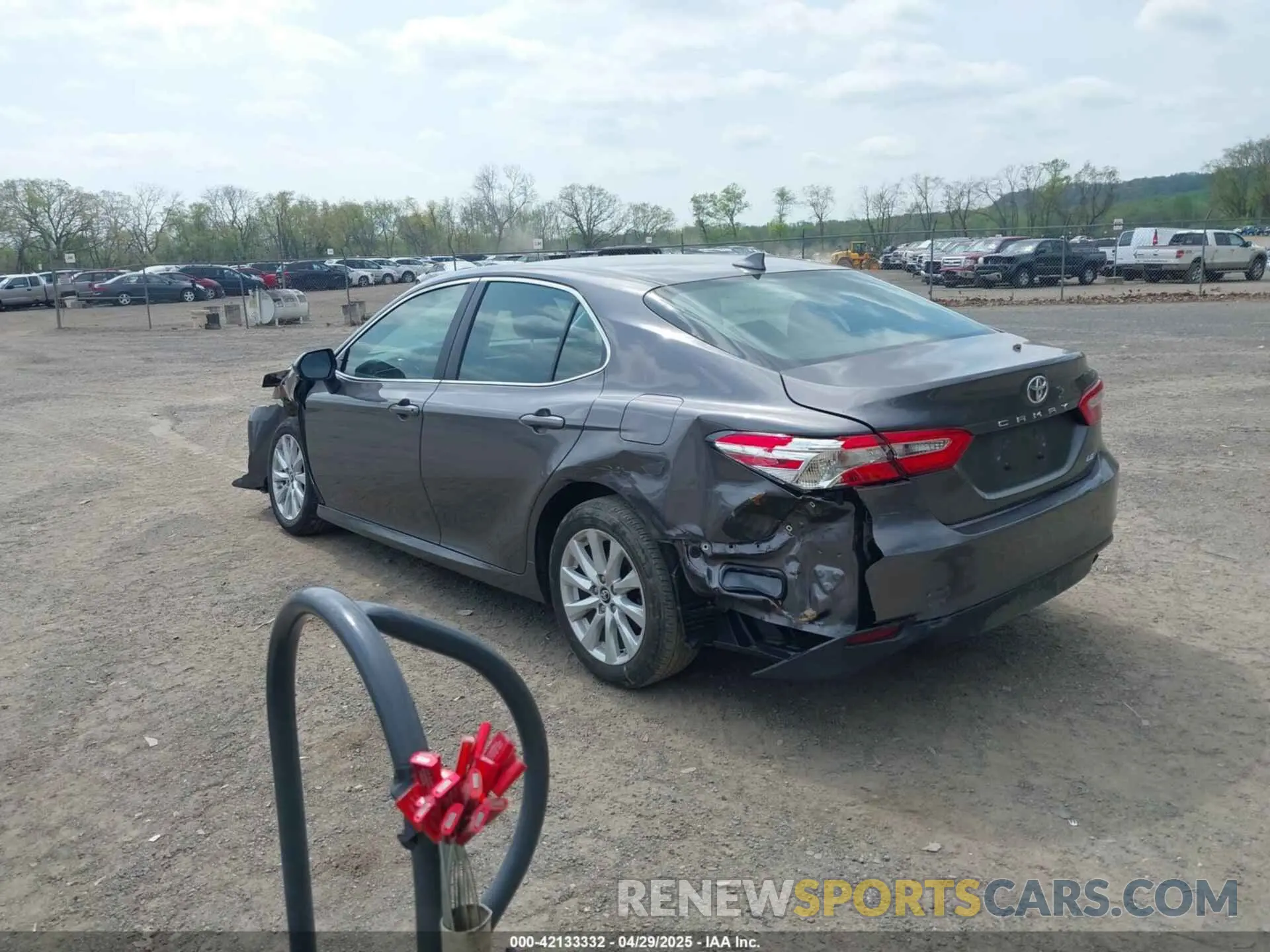 3 fotografías del automóvil dañado 4T1B11HK9KU229110 TOYOTA CAMRY 2019