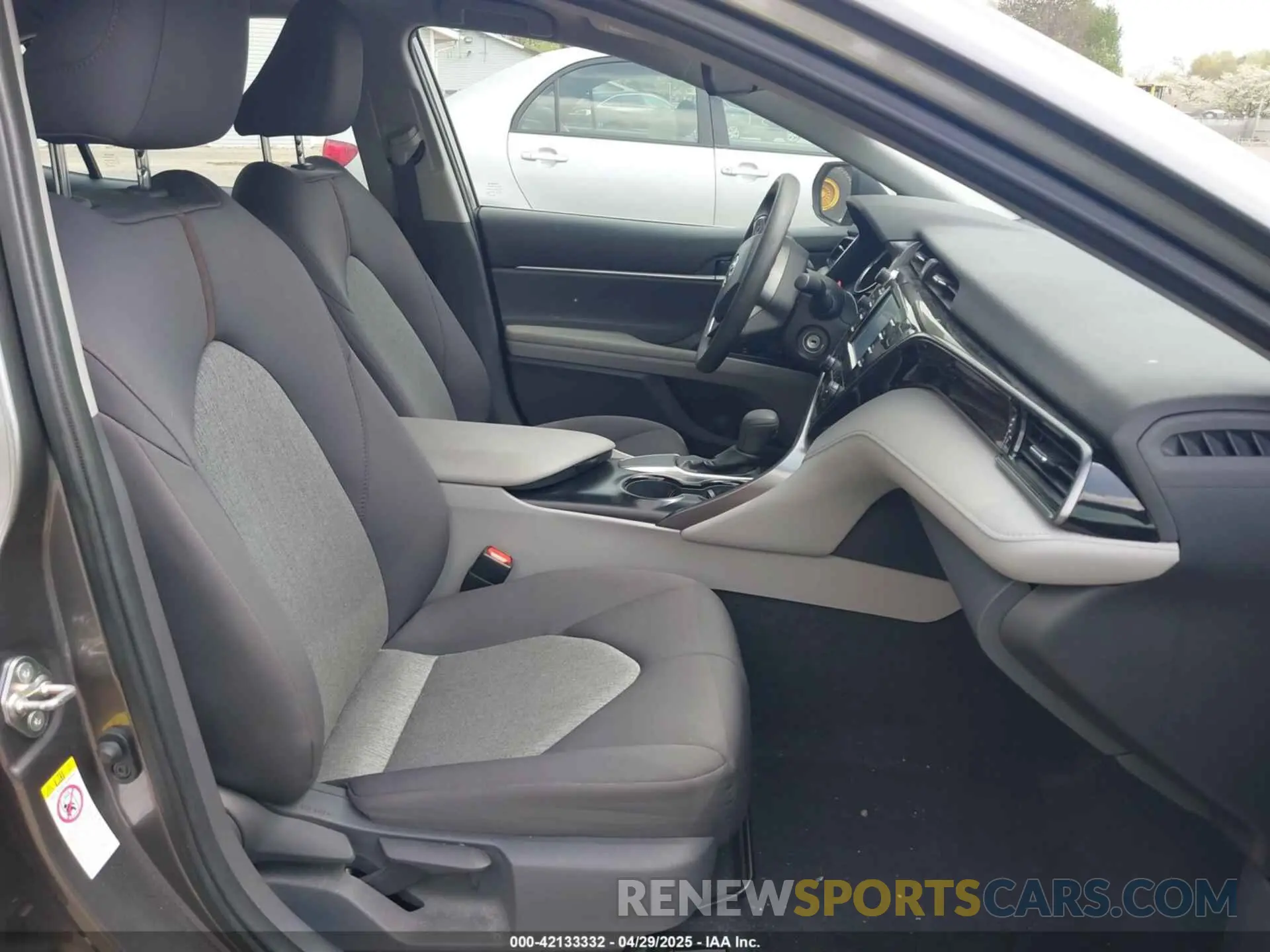 5 fotografías del automóvil dañado 4T1B11HK9KU229110 TOYOTA CAMRY 2019