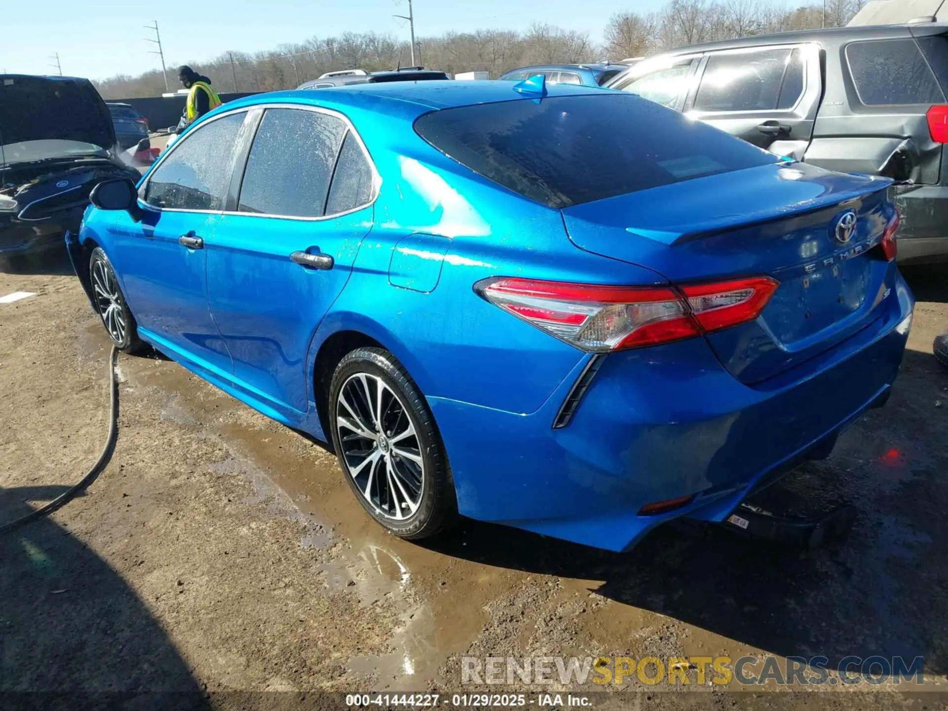 3 fotografías del automóvil dañado 4T1B11HK9KU270921 TOYOTA CAMRY 2019