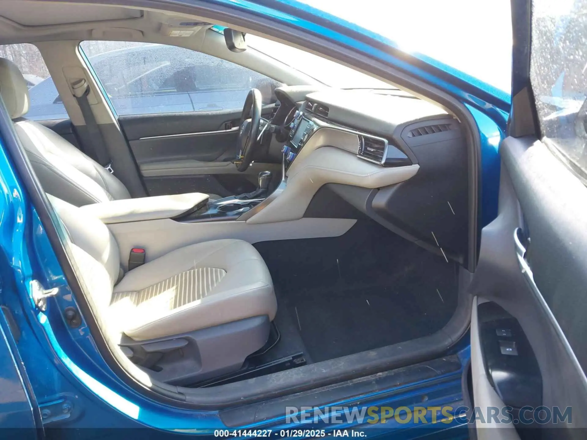 5 fotografías del automóvil dañado 4T1B11HK9KU270921 TOYOTA CAMRY 2019