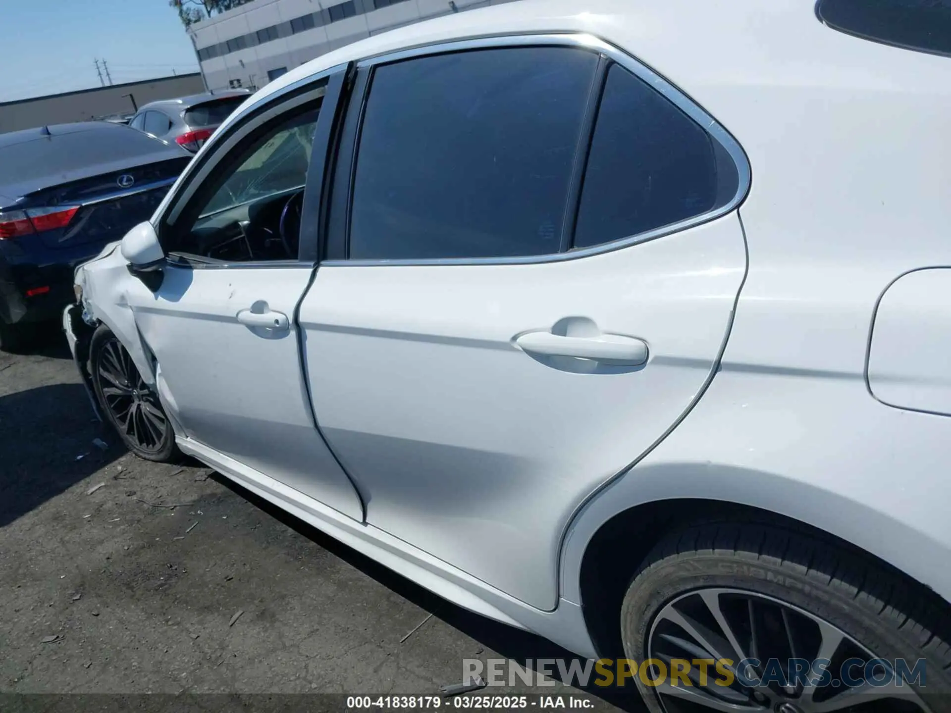 14 fotografías del automóvil dañado 4T1B11HK9KU281711 TOYOTA CAMRY 2019