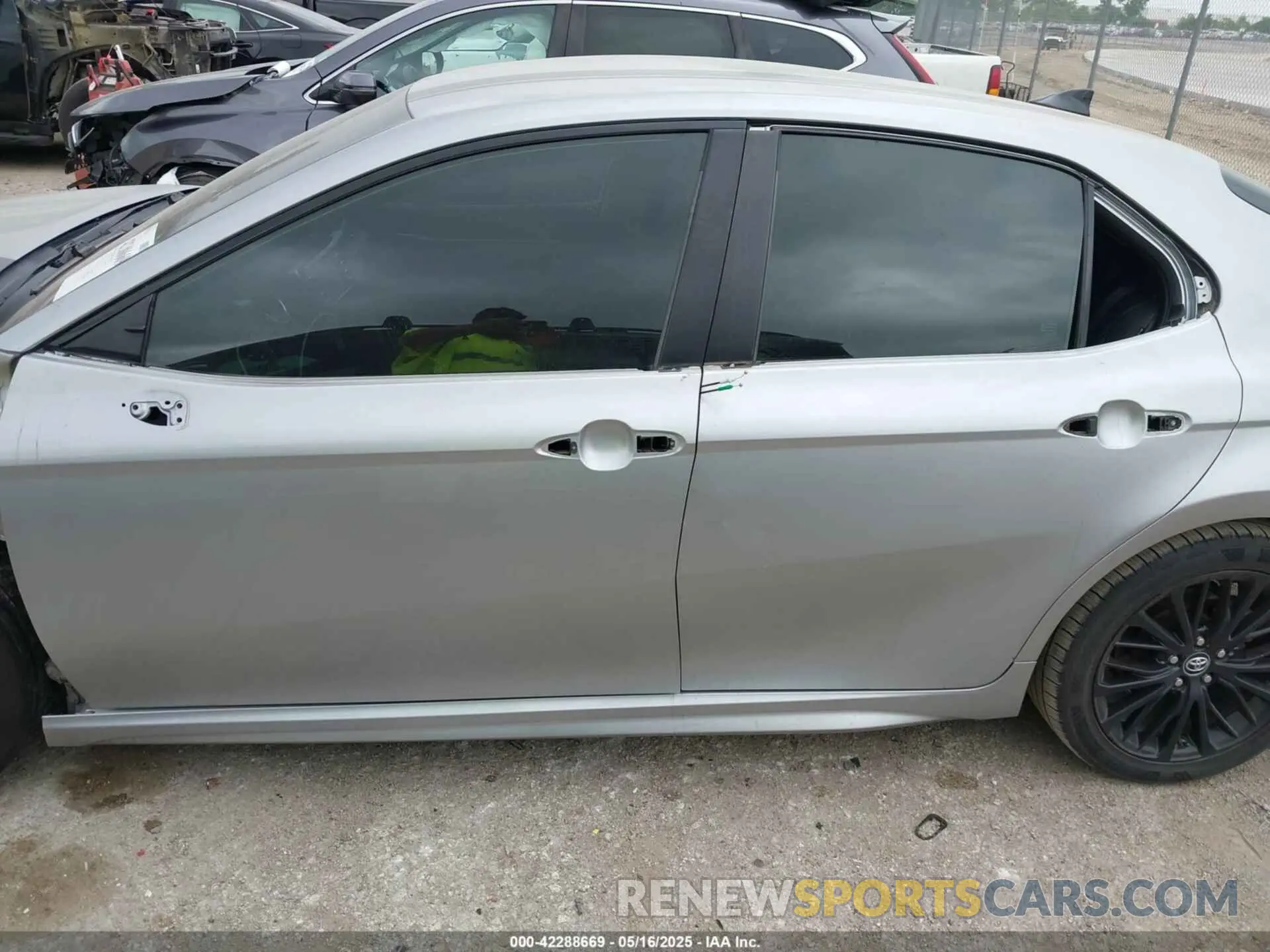 14 fotografías del automóvil dañado 4T1B11HK9KU283443 TOYOTA CAMRY 2019