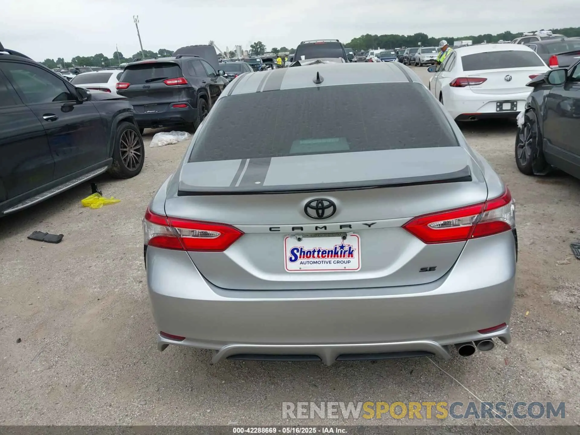 16 fotografías del automóvil dañado 4T1B11HK9KU283443 TOYOTA CAMRY 2019