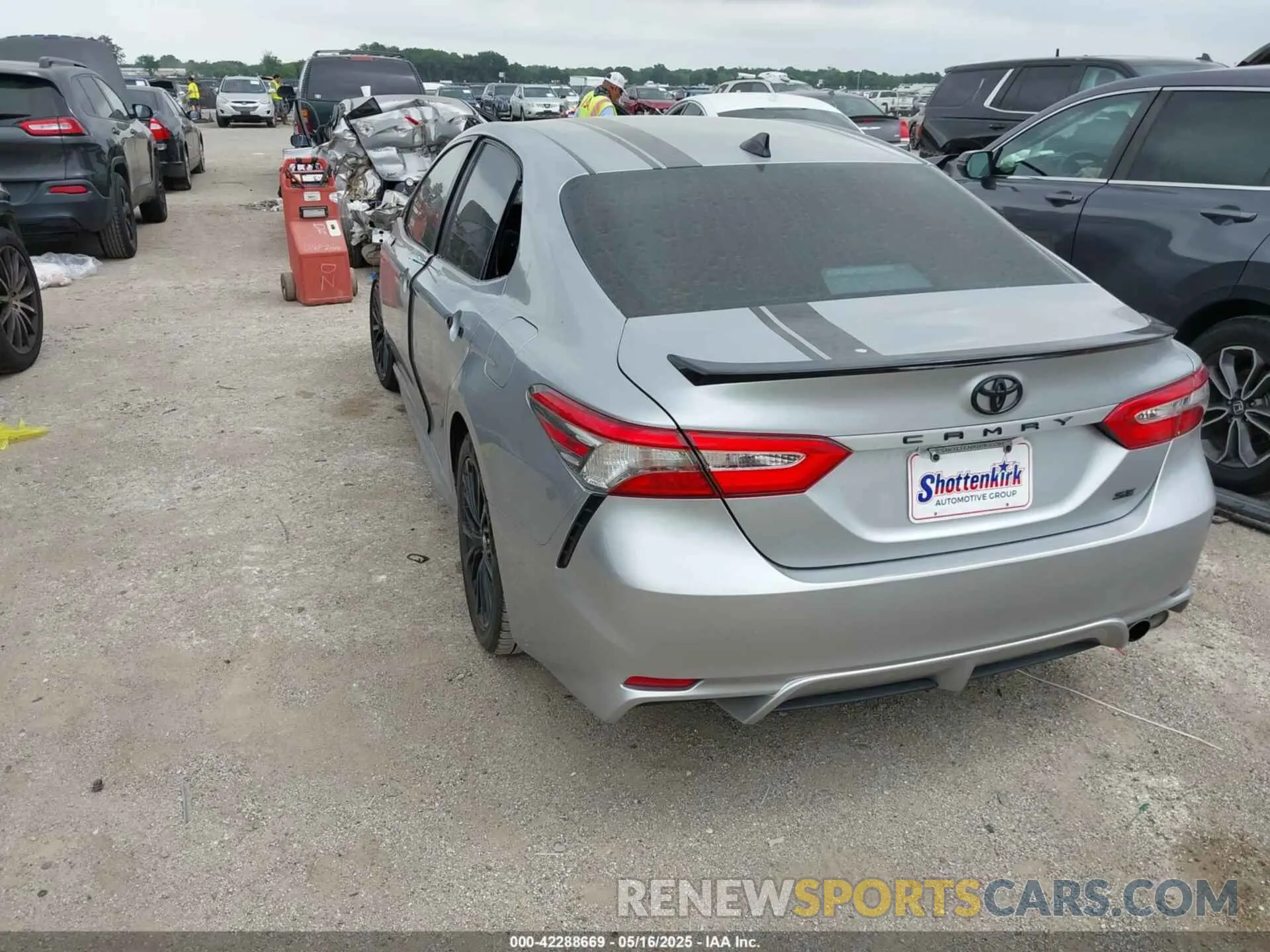 3 fotografías del automóvil dañado 4T1B11HK9KU283443 TOYOTA CAMRY 2019