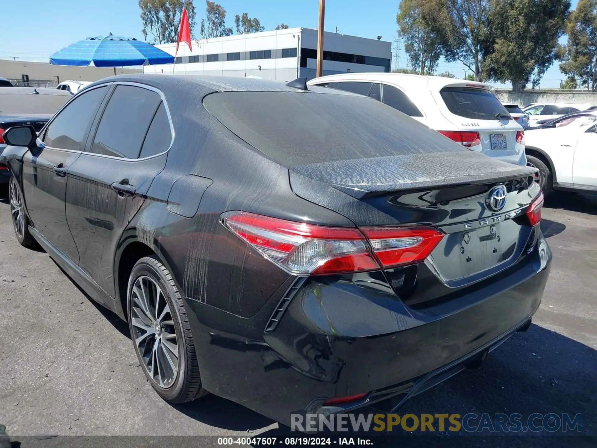 3 fotografías del automóvil dañado 4T1B11HK9KU299142 TOYOTA CAMRY 2019