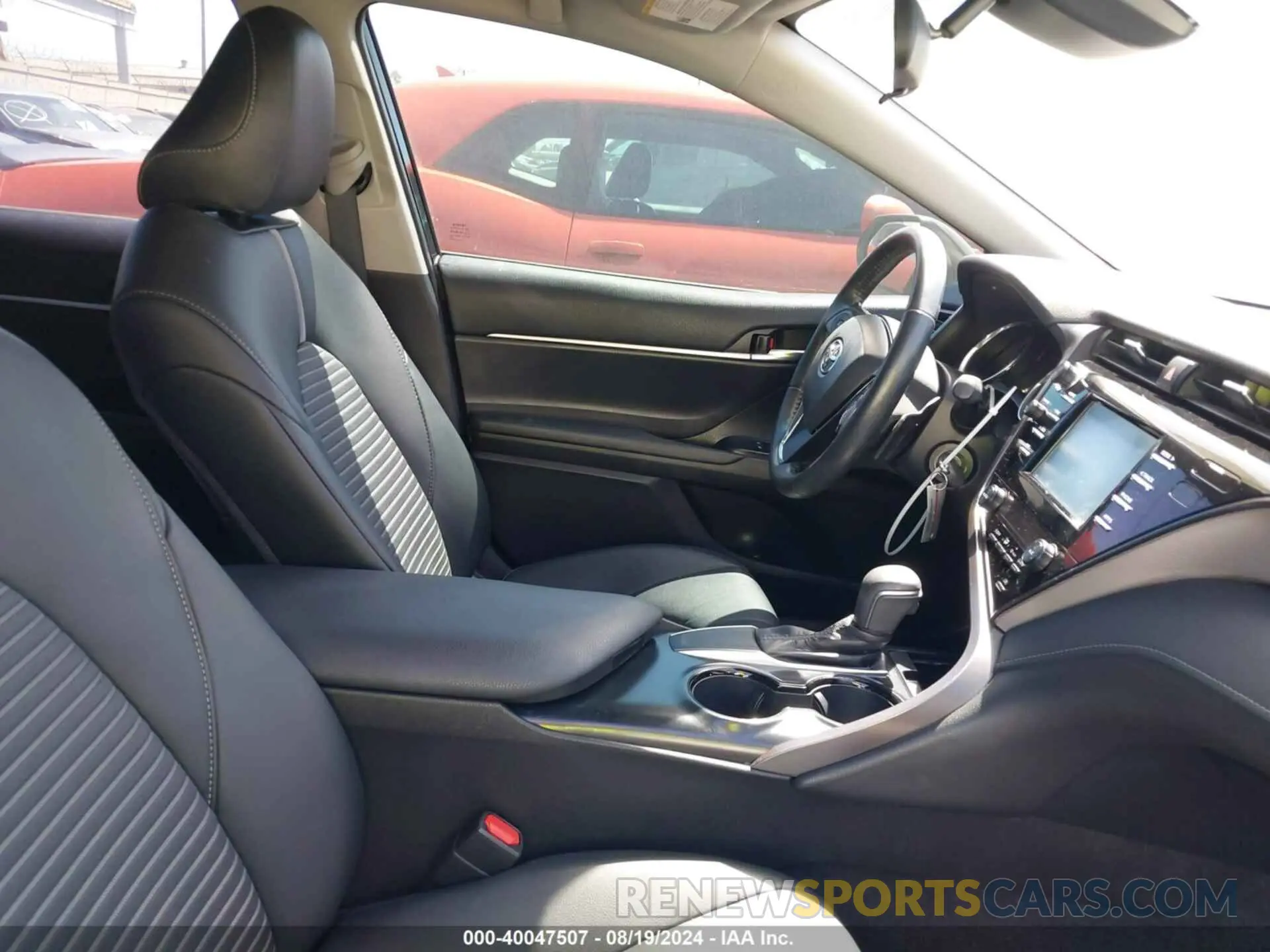 5 fotografías del automóvil dañado 4T1B11HK9KU299142 TOYOTA CAMRY 2019