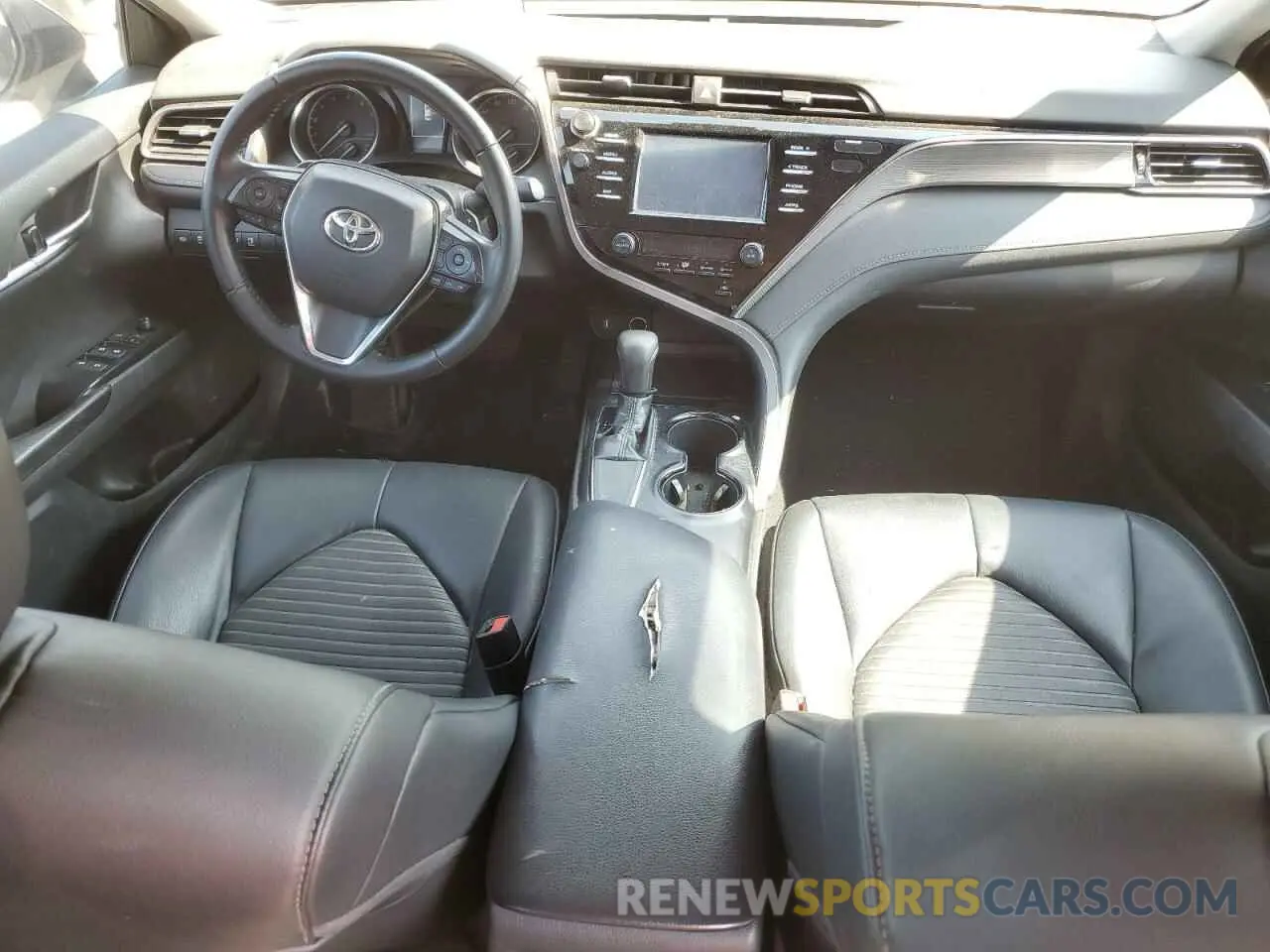 8 fotografías del automóvil dañado 4T1B11HK9KU687469 TOYOTA CAMRY 2019