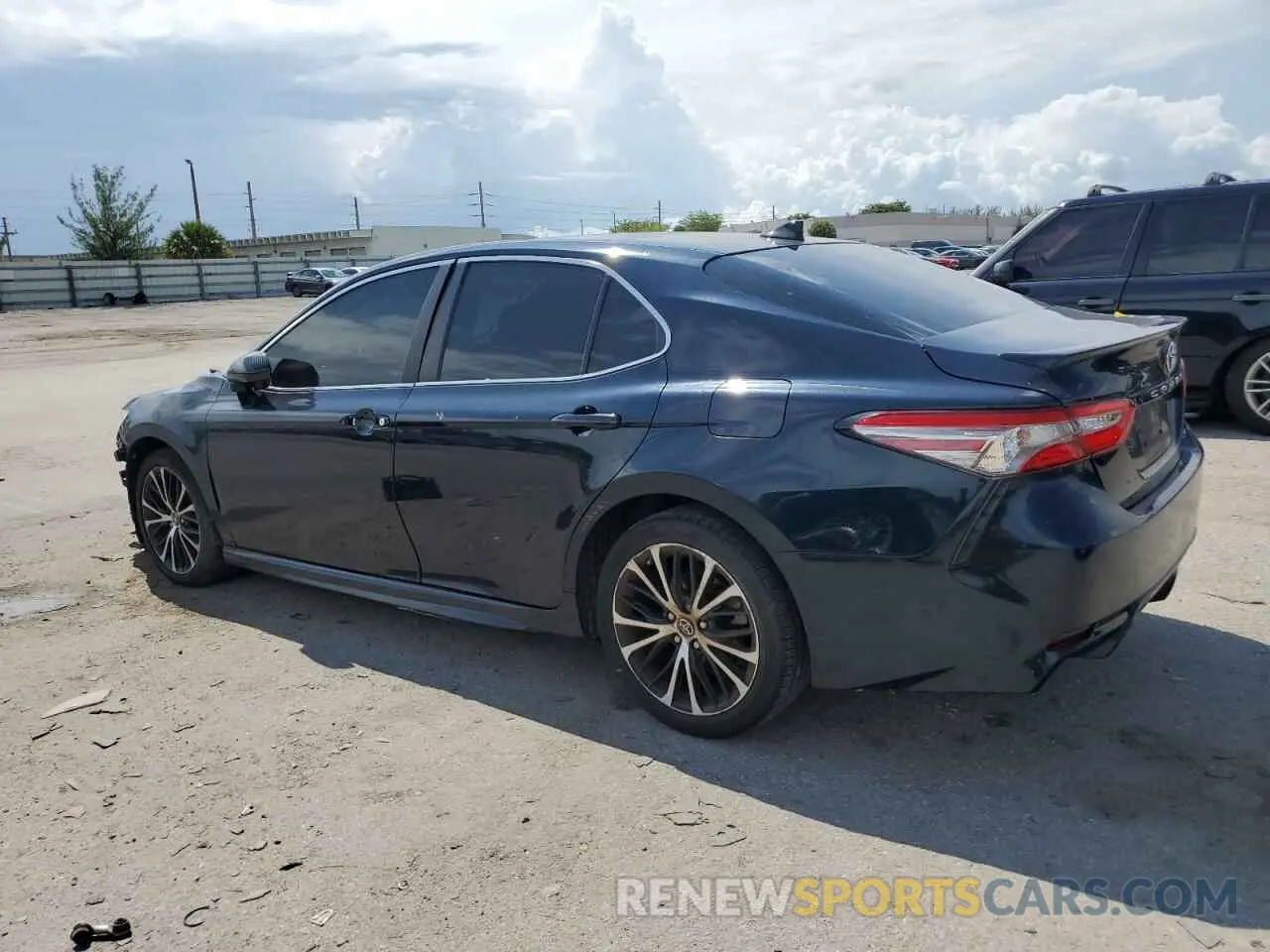 2 fotografías del automóvil dañado 4T1B11HK9KU691490 TOYOTA CAMRY 2019
