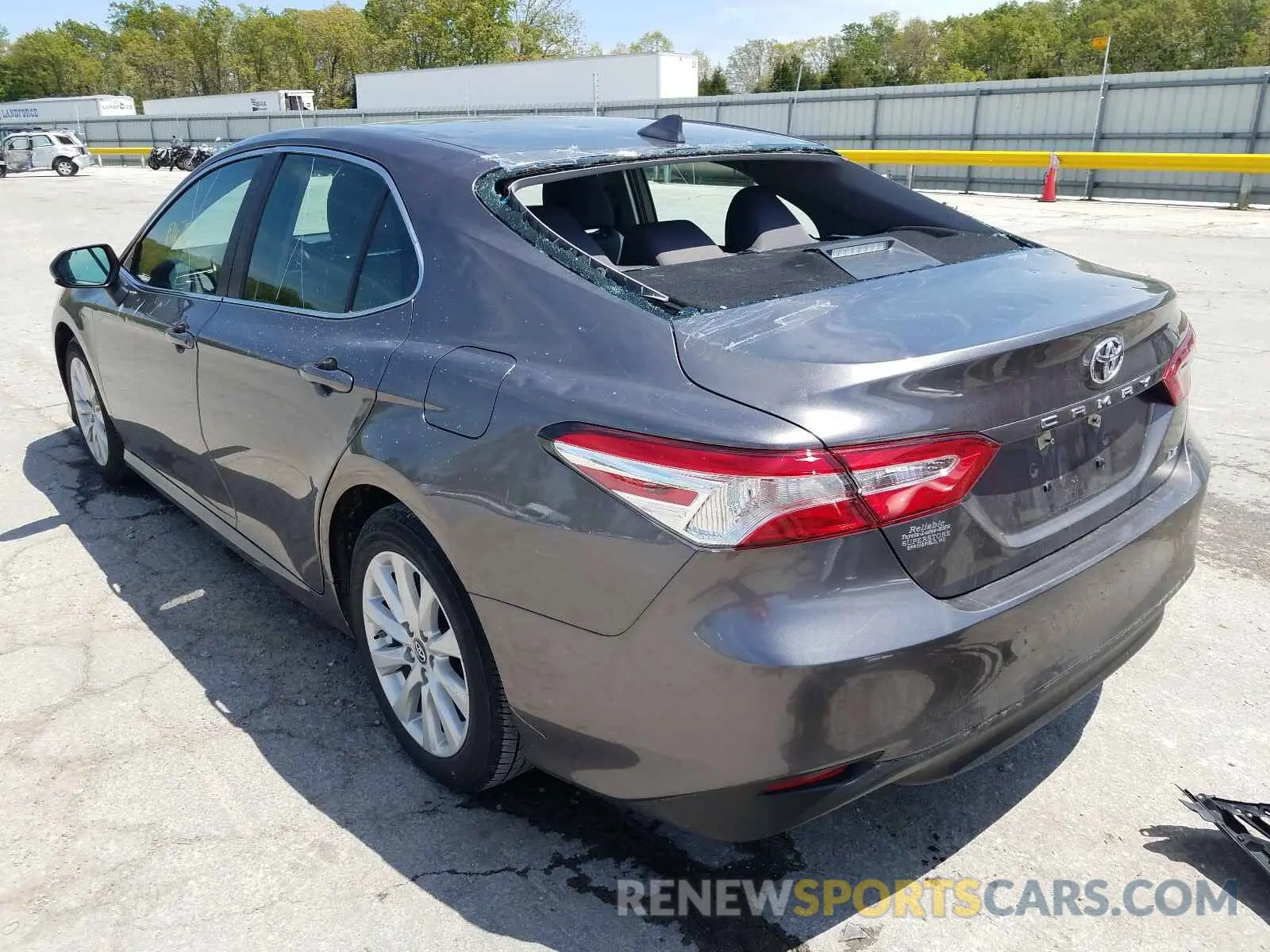 3 fotografías del automóvil dañado 4T1B11HK9KU696916 TOYOTA CAMRY 2019