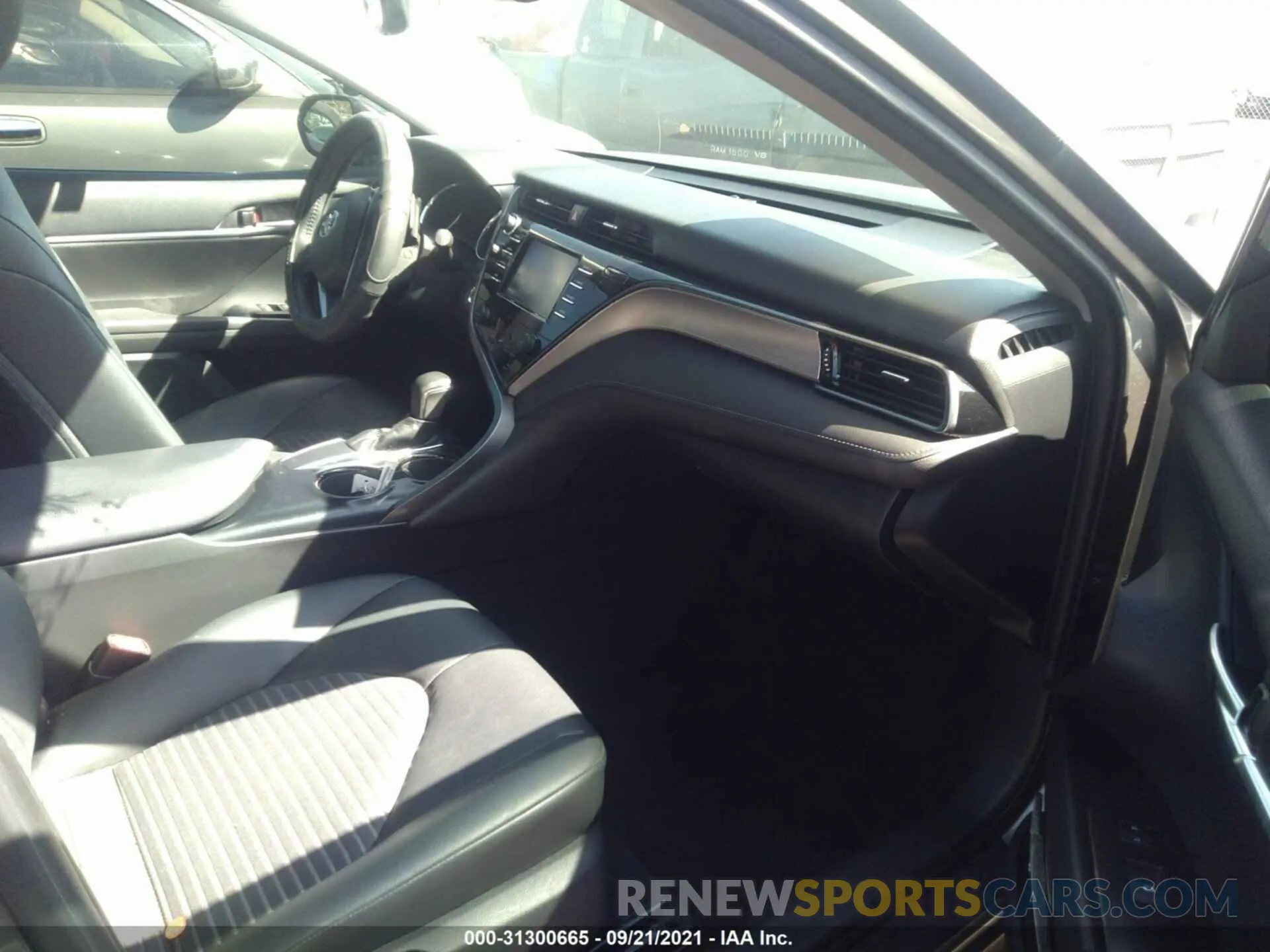 5 fotografías del automóvil dañado 4T1B11HK9KU697614 TOYOTA CAMRY 2019
