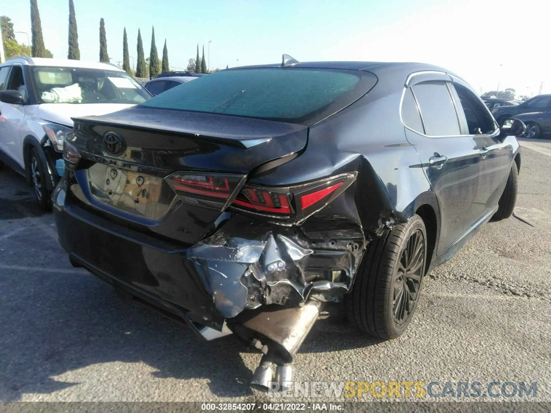 4 fotografías del automóvil dañado 4T1B11HK9KU700608 TOYOTA CAMRY 2019