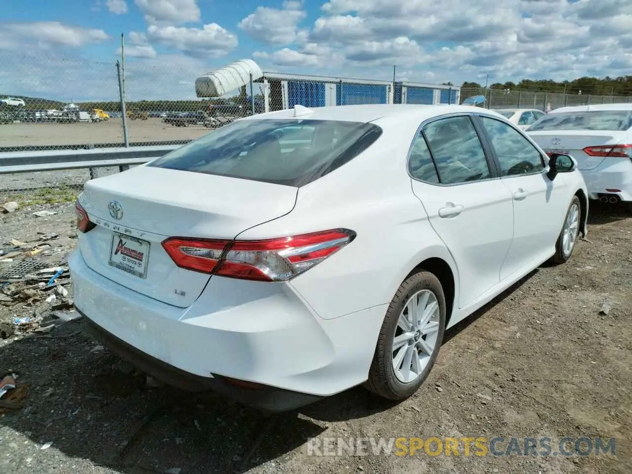 4 fotografías del automóvil dañado 4T1B11HK9KU701418 TOYOTA CAMRY 2019