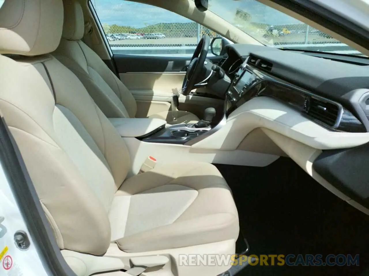 5 fotografías del automóvil dañado 4T1B11HK9KU701418 TOYOTA CAMRY 2019