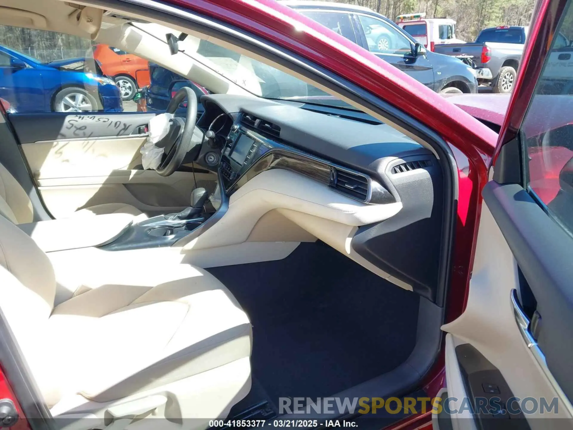 5 fotografías del automóvil dañado 4T1B11HK9KU708126 TOYOTA CAMRY 2019