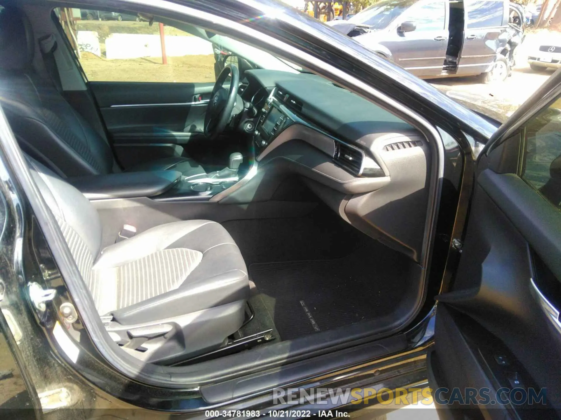 5 fotografías del automóvil dañado 4T1B11HK9KU719837 TOYOTA CAMRY 2019