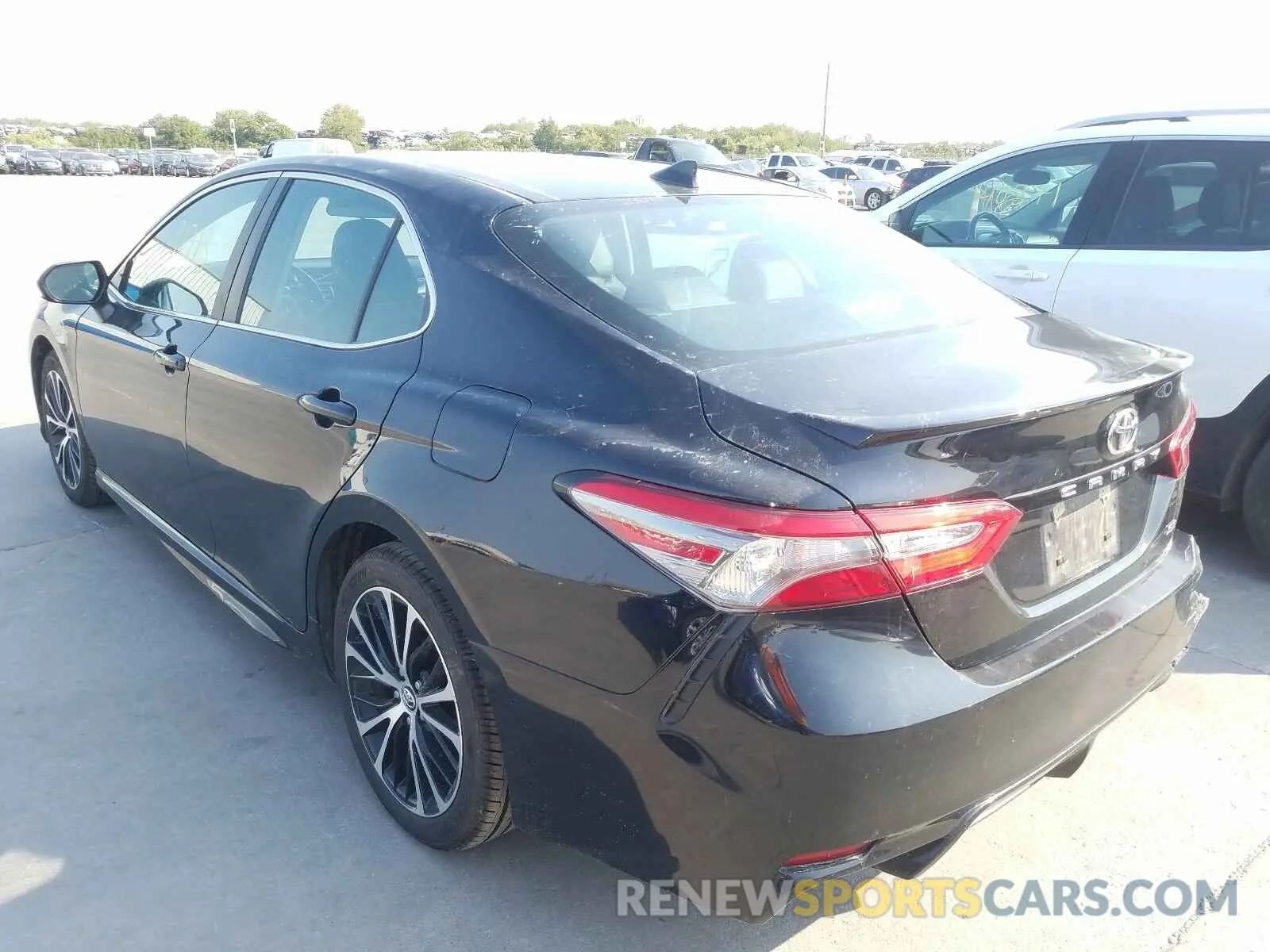 3 fotografías del automóvil dañado 4T1B11HK9KU725895 TOYOTA CAMRY 2019