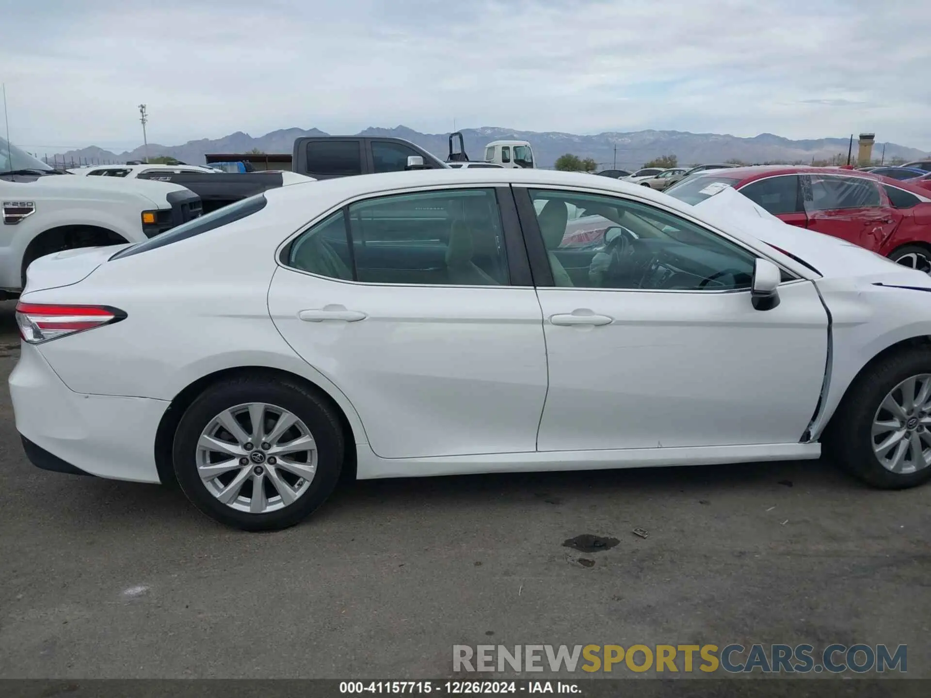 14 fotografías del automóvil dañado 4T1B11HK9KU730532 TOYOTA CAMRY 2019