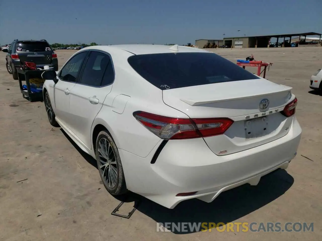 3 fotografías del automóvil dañado 4T1B11HK9KU732717 TOYOTA CAMRY 2019