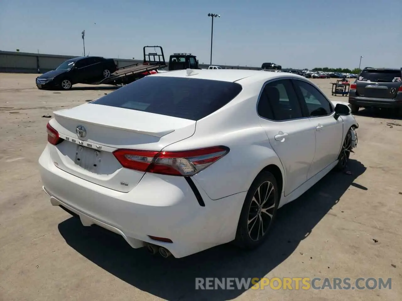4 fotografías del automóvil dañado 4T1B11HK9KU732717 TOYOTA CAMRY 2019