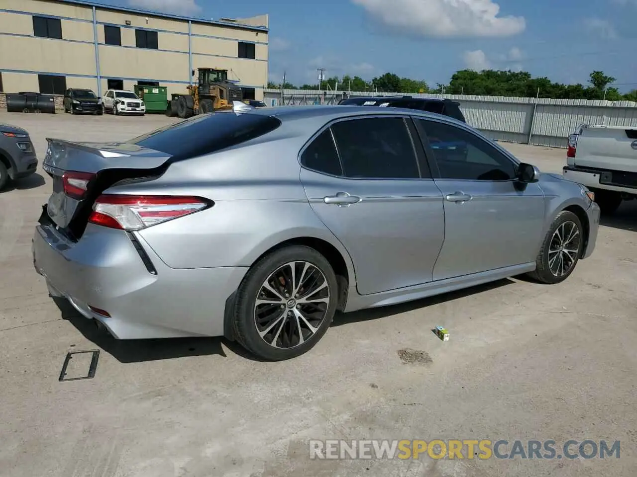 3 fotografías del automóvil dañado 4T1B11HK9KU758511 TOYOTA CAMRY 2019