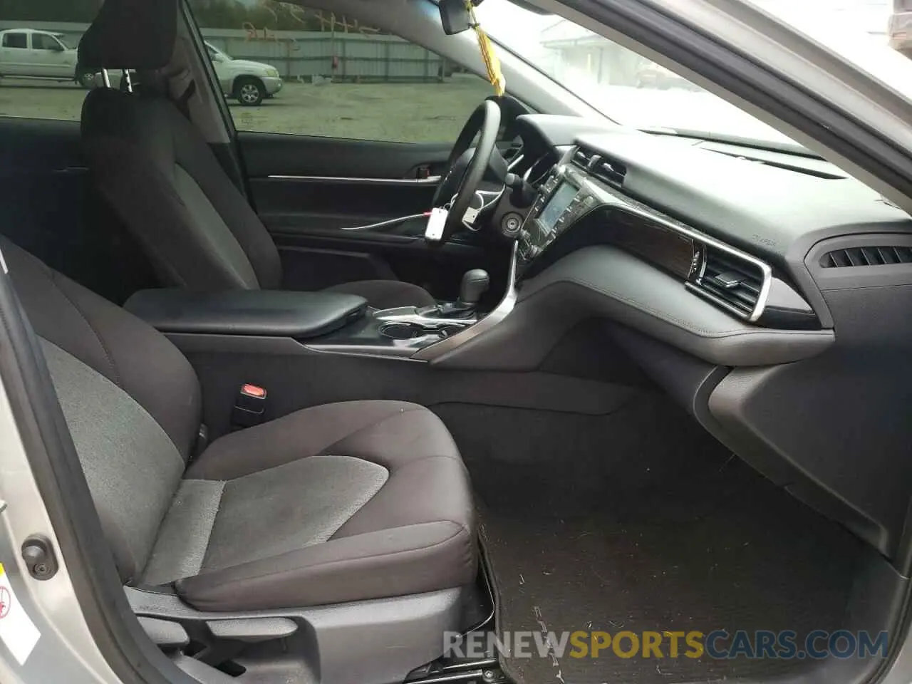 5 fotografías del automóvil dañado 4T1B11HK9KU767855 TOYOTA CAMRY 2019