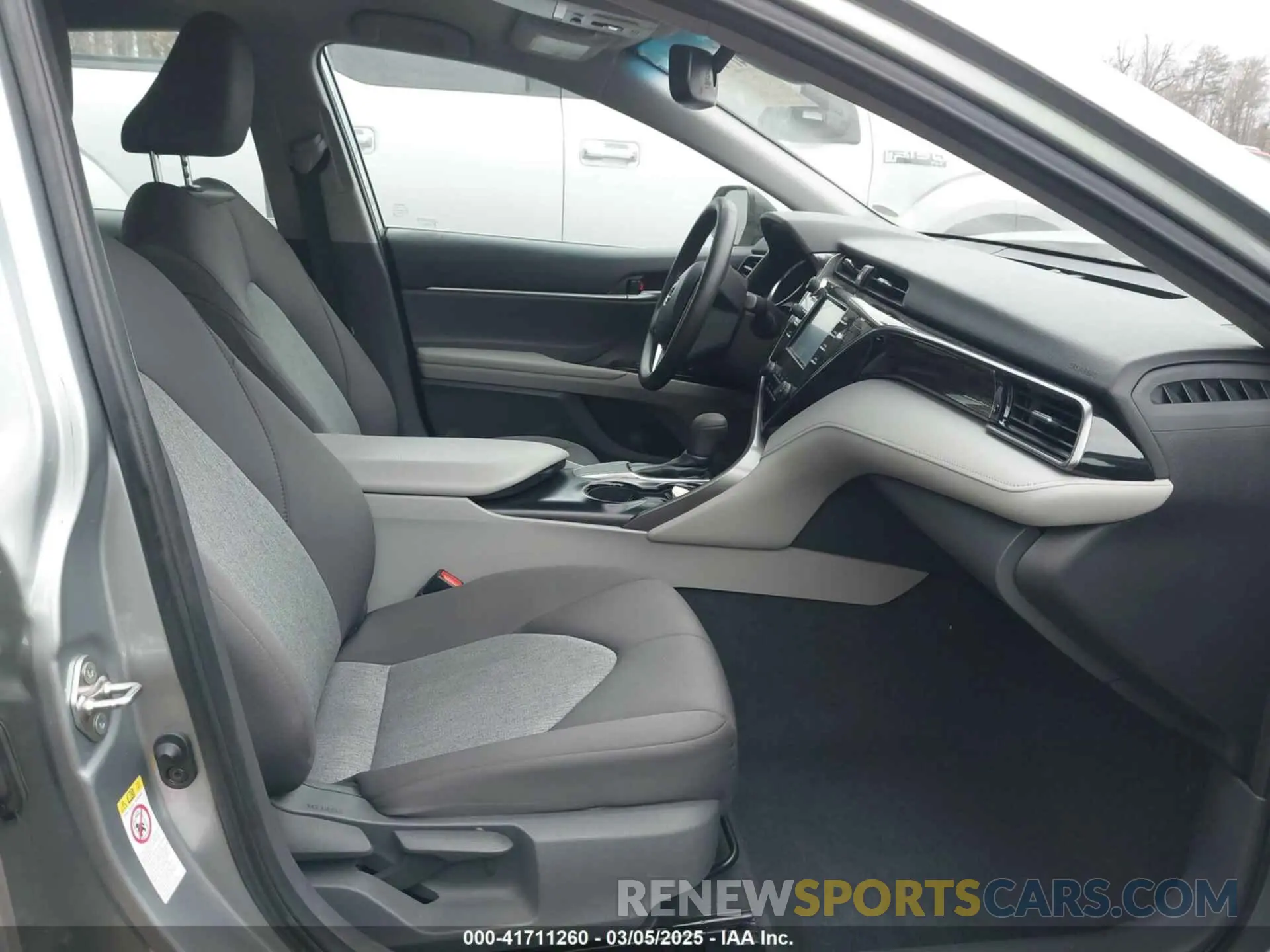5 fotografías del automóvil dañado 4T1B11HK9KU770254 TOYOTA CAMRY 2019