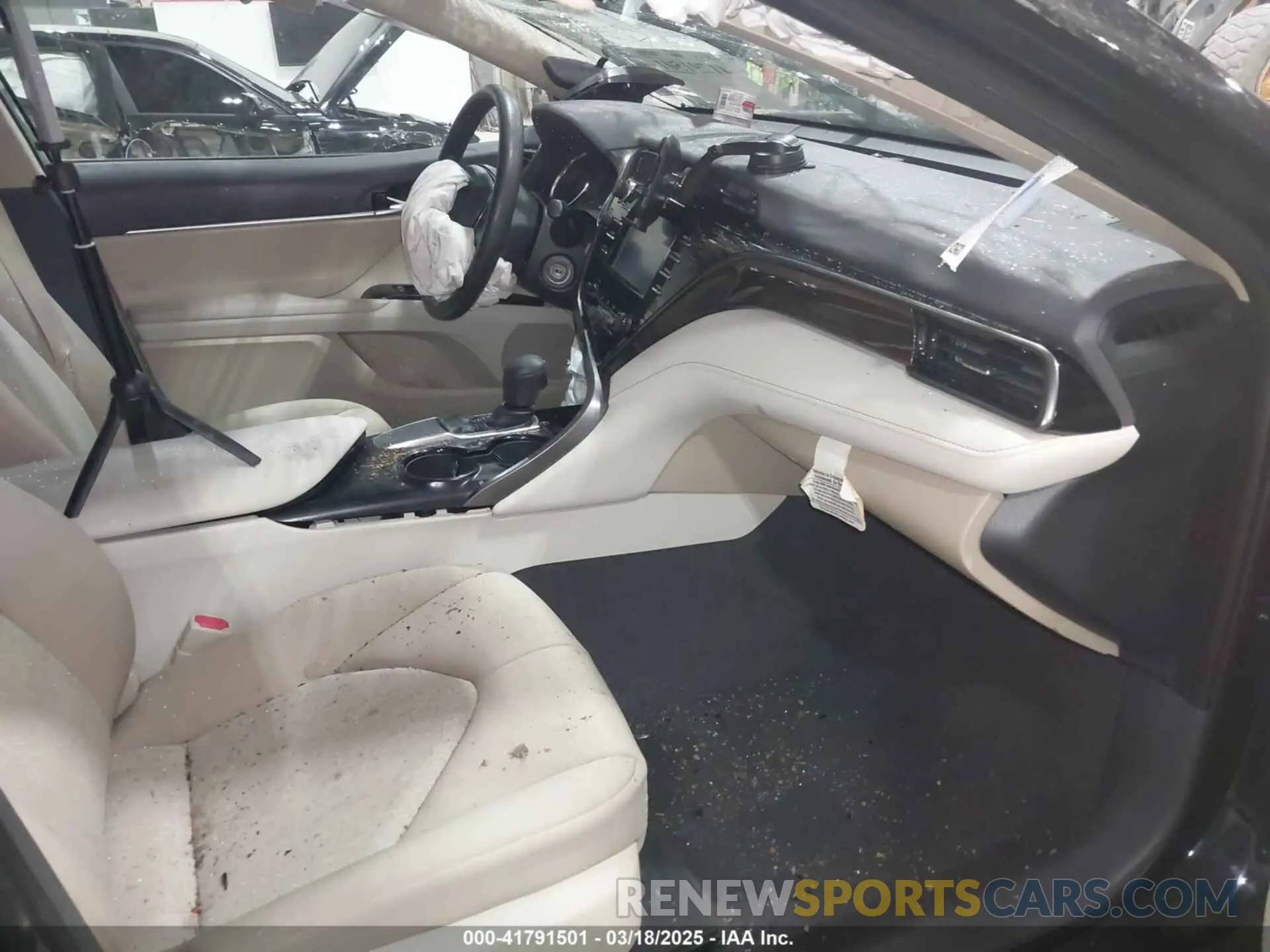 5 fotografías del automóvil dañado 4T1B11HK9KU799978 TOYOTA CAMRY 2019