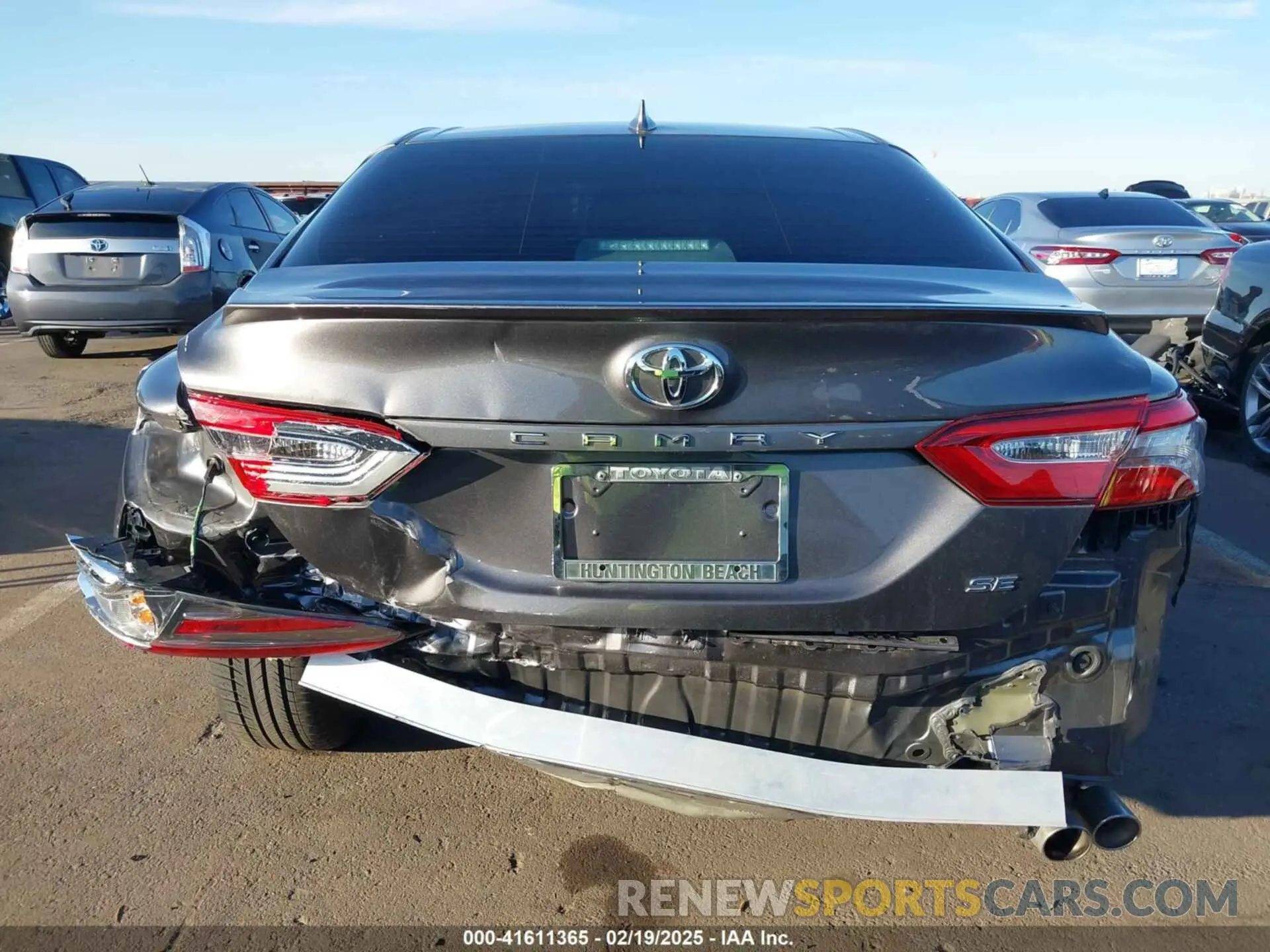17 fotografías del automóvil dañado 4T1B11HK9KU801969 TOYOTA CAMRY 2019