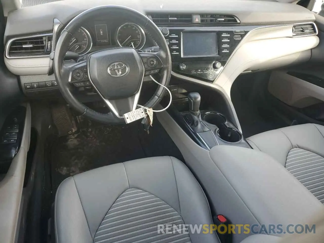 8 fotografías del automóvil dañado 4T1B11HK9KU804144 TOYOTA CAMRY 2019