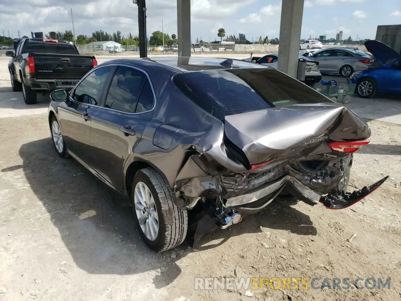 3 fotografías del automóvil dañado 4T1B11HK9KU812986 TOYOTA CAMRY 2019