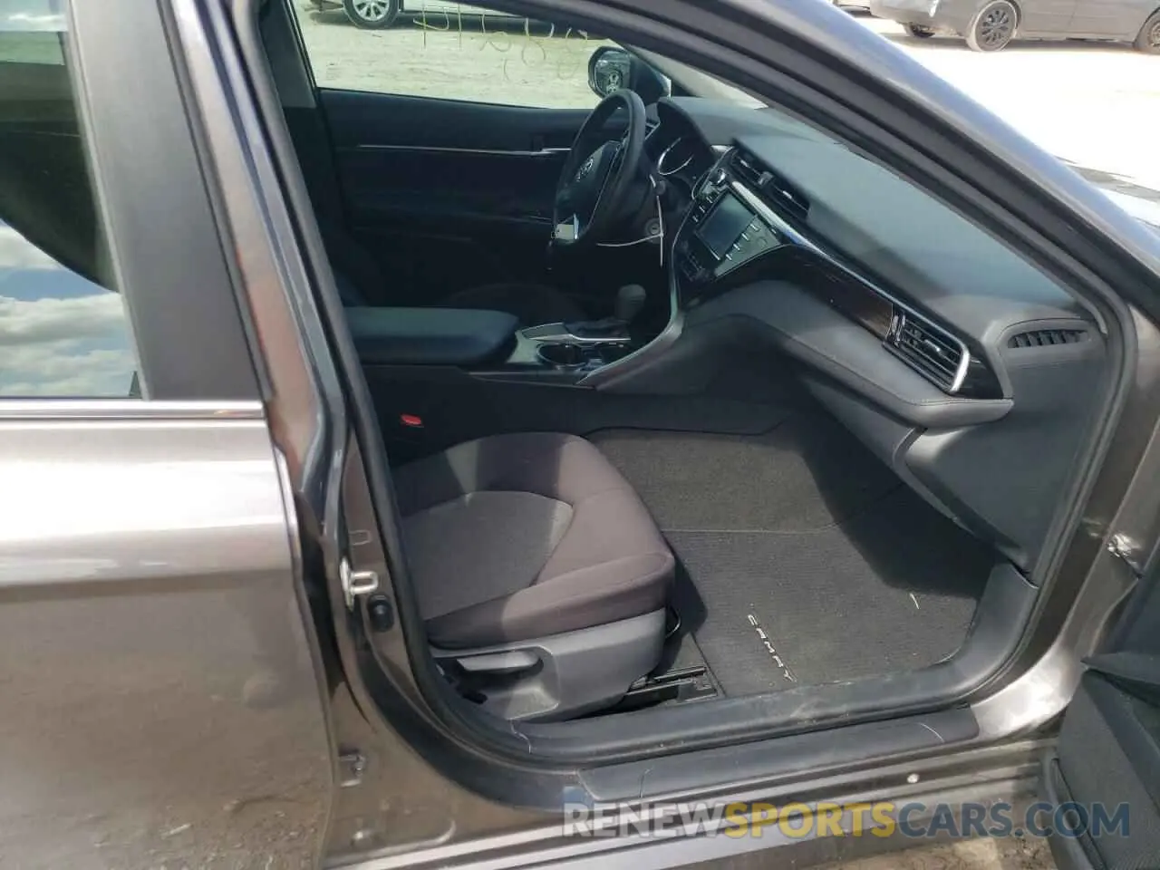 5 fotografías del automóvil dañado 4T1B11HK9KU812986 TOYOTA CAMRY 2019